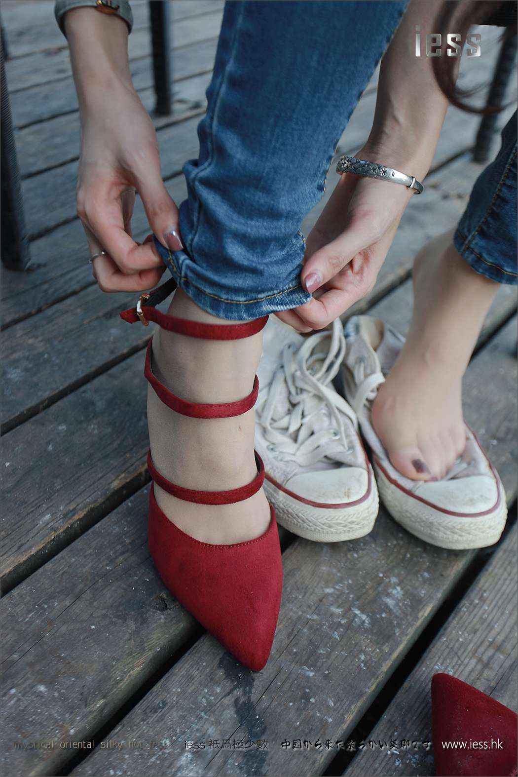 图片[24]-[IESS异思趣向] 2017.04.17 丝足便当102：《仙女牌牛仔裤与高跟肉丝》佳爷 在线浏览 – 速更版-美库