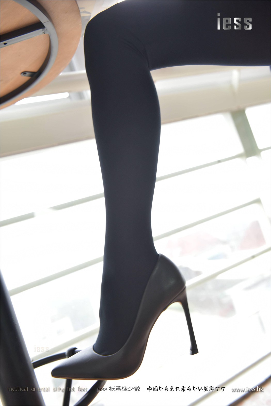 图片[34]-[IESS异思趣向] 2017.04.18 丝足便当103：《欲求不满的厚黑丝》小六 在线浏览 – 速更版-美库