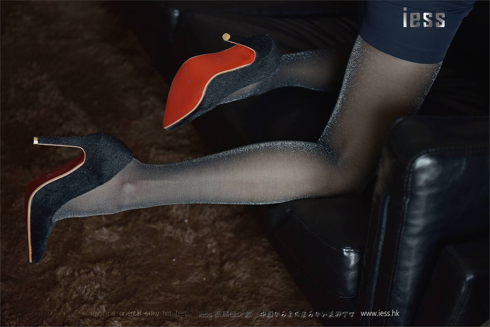 图片[23]-[IESS异思趣向] 2017.04.21 丝足便当106：《制服下银葱闪丝》小六 在线浏览 – 速更版-美库