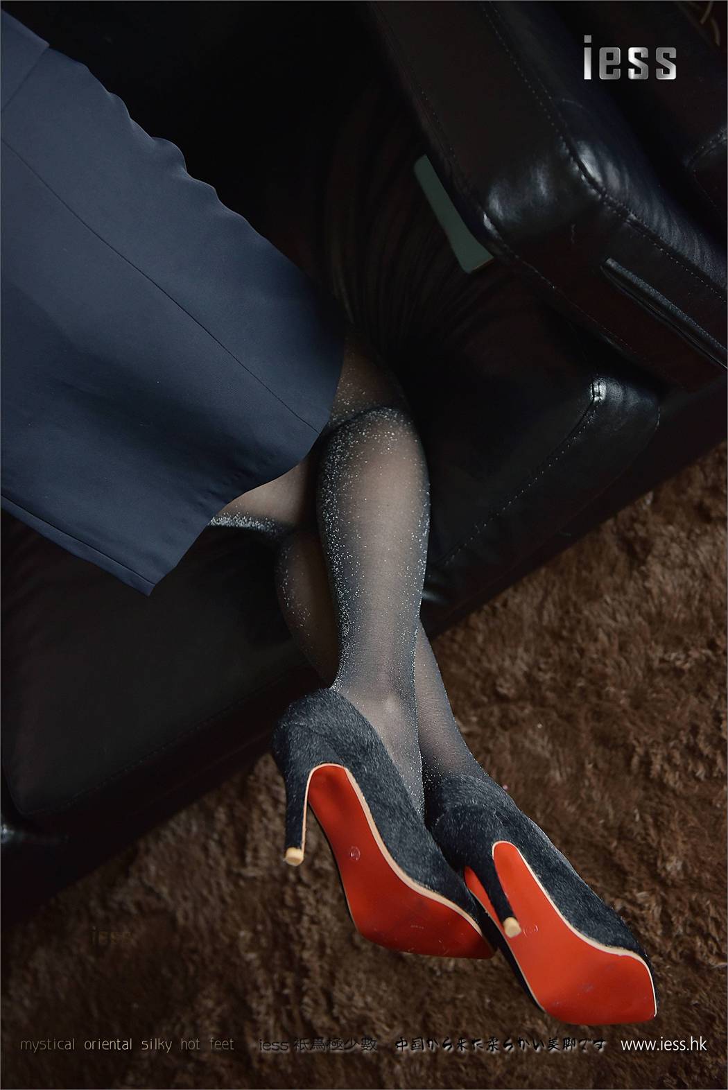 图片[33]-[IESS异思趣向] 2017.04.21 丝足便当106：《制服下银葱闪丝》小六 在线浏览 – 速更版-美库