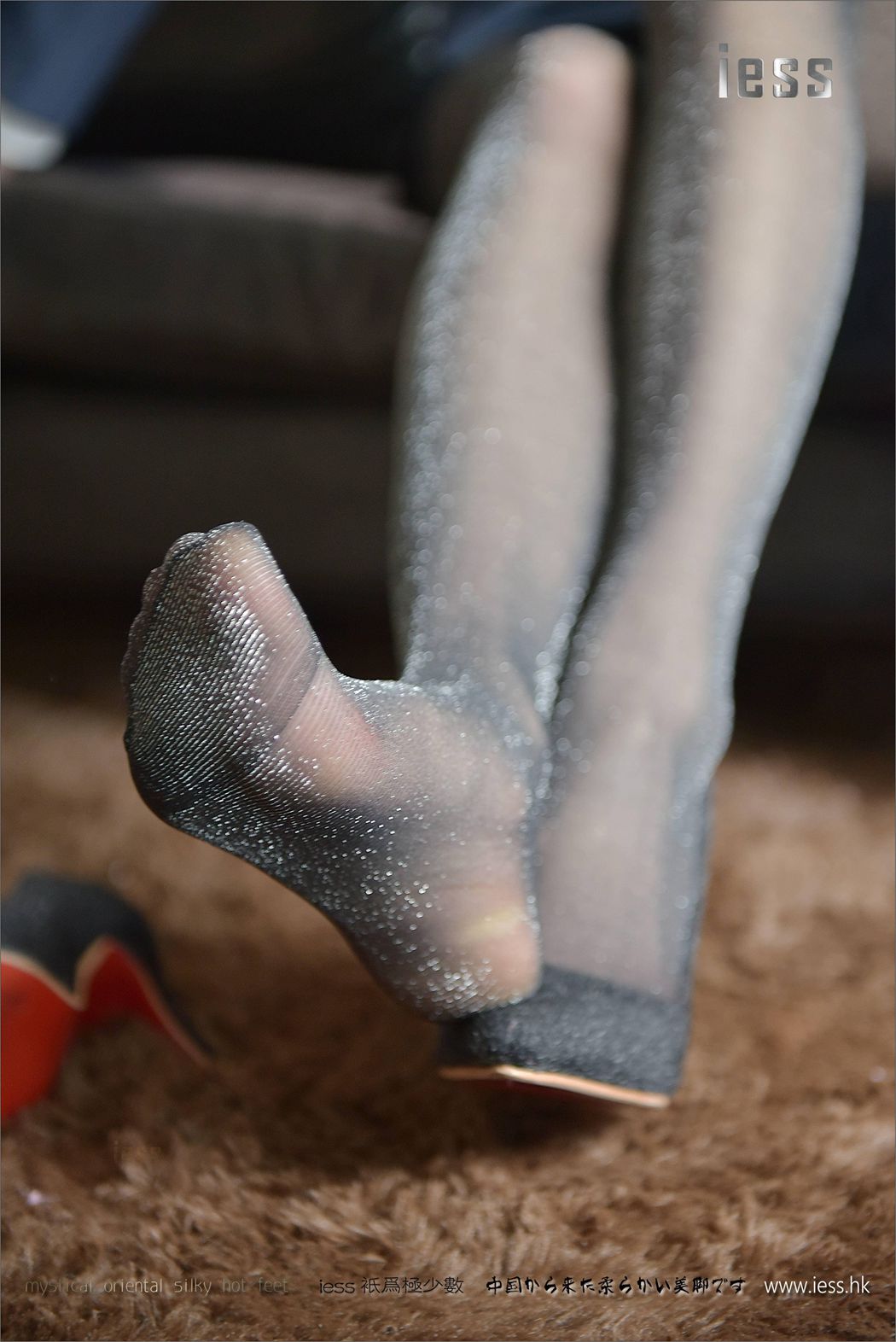 图片[90]-[IESS异思趣向] 2017.04.21 丝足便当106：《制服下银葱闪丝》小六 在线浏览 – 速更版-美库