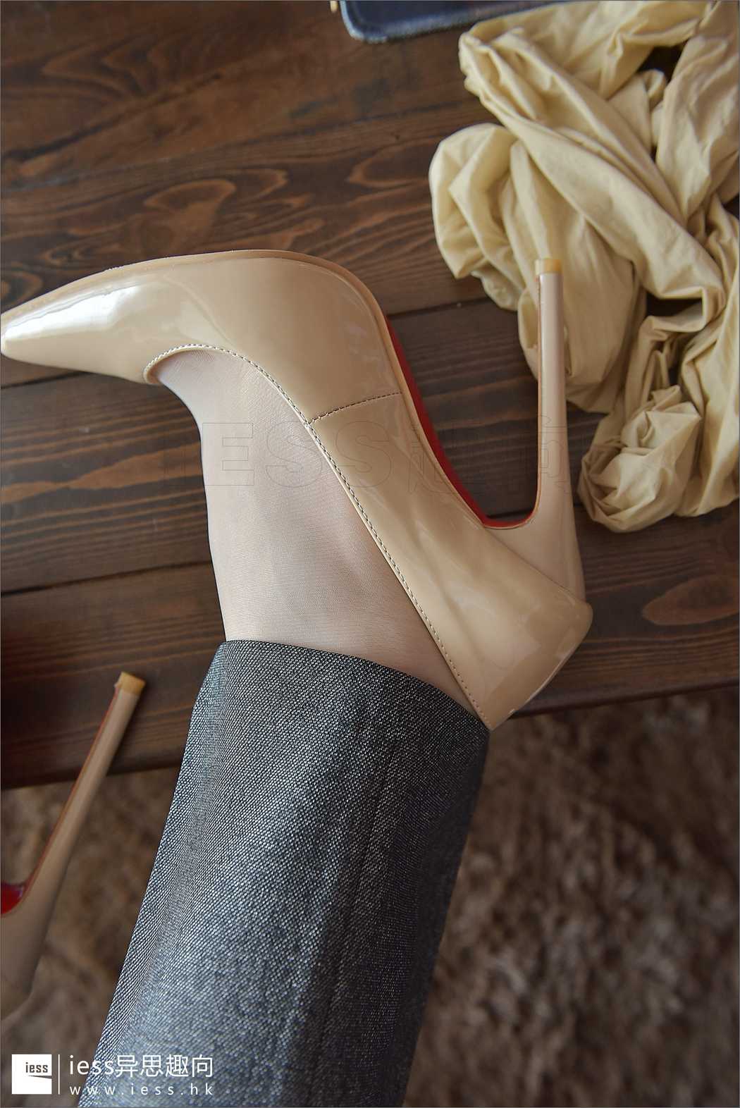 图片[33]-[IESS异思趣向] 2017.07.27 丝足便当125：《制服、丝袜和赵老师》赵老师 在线浏览 – 速更版-美库