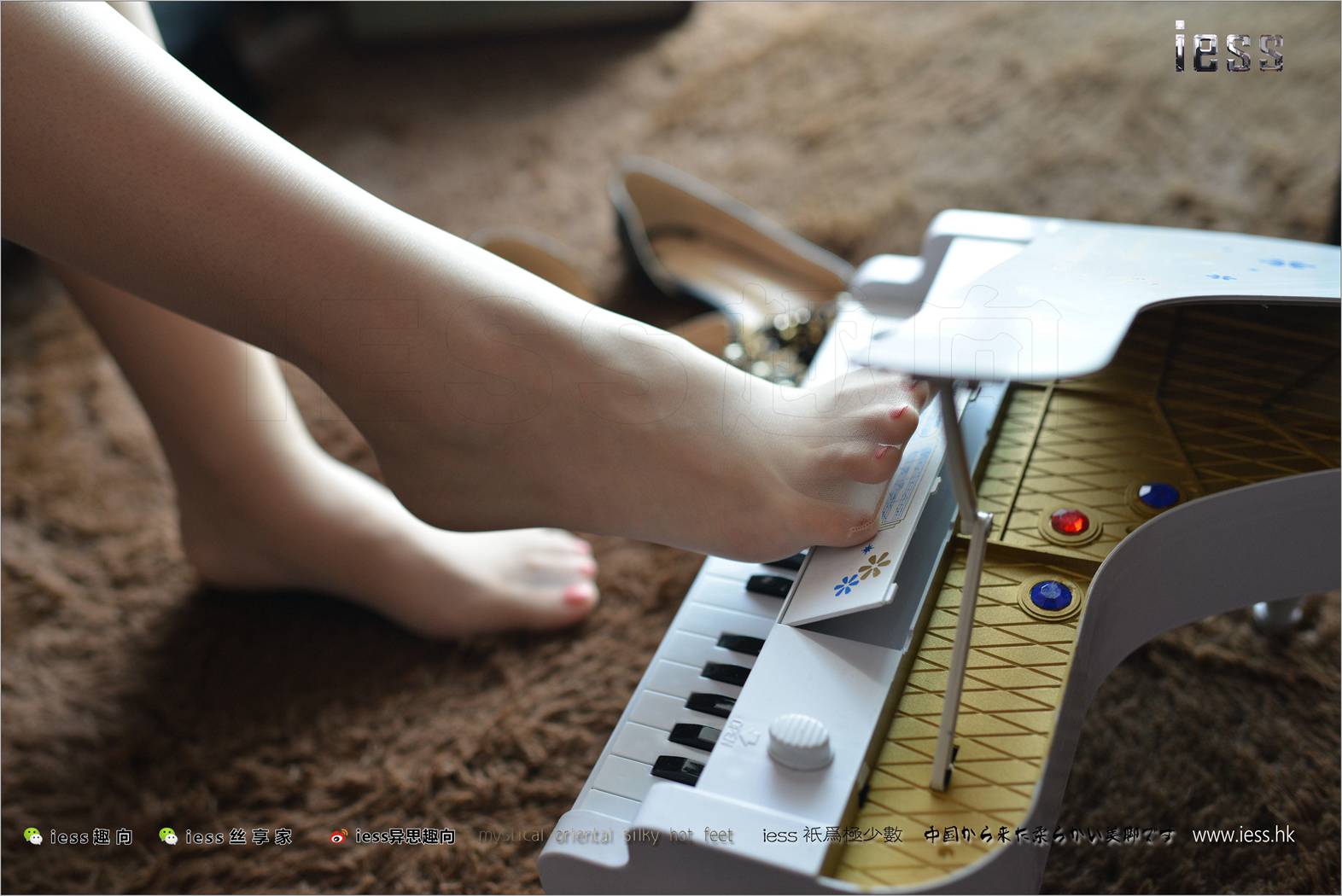 图片[53]-[IESS异思趣向] 2017.08.21 丝足便当138：《脚尖下的钢琴鸣奏曲》人妻芳芳 在线浏览 – 速更版-美库