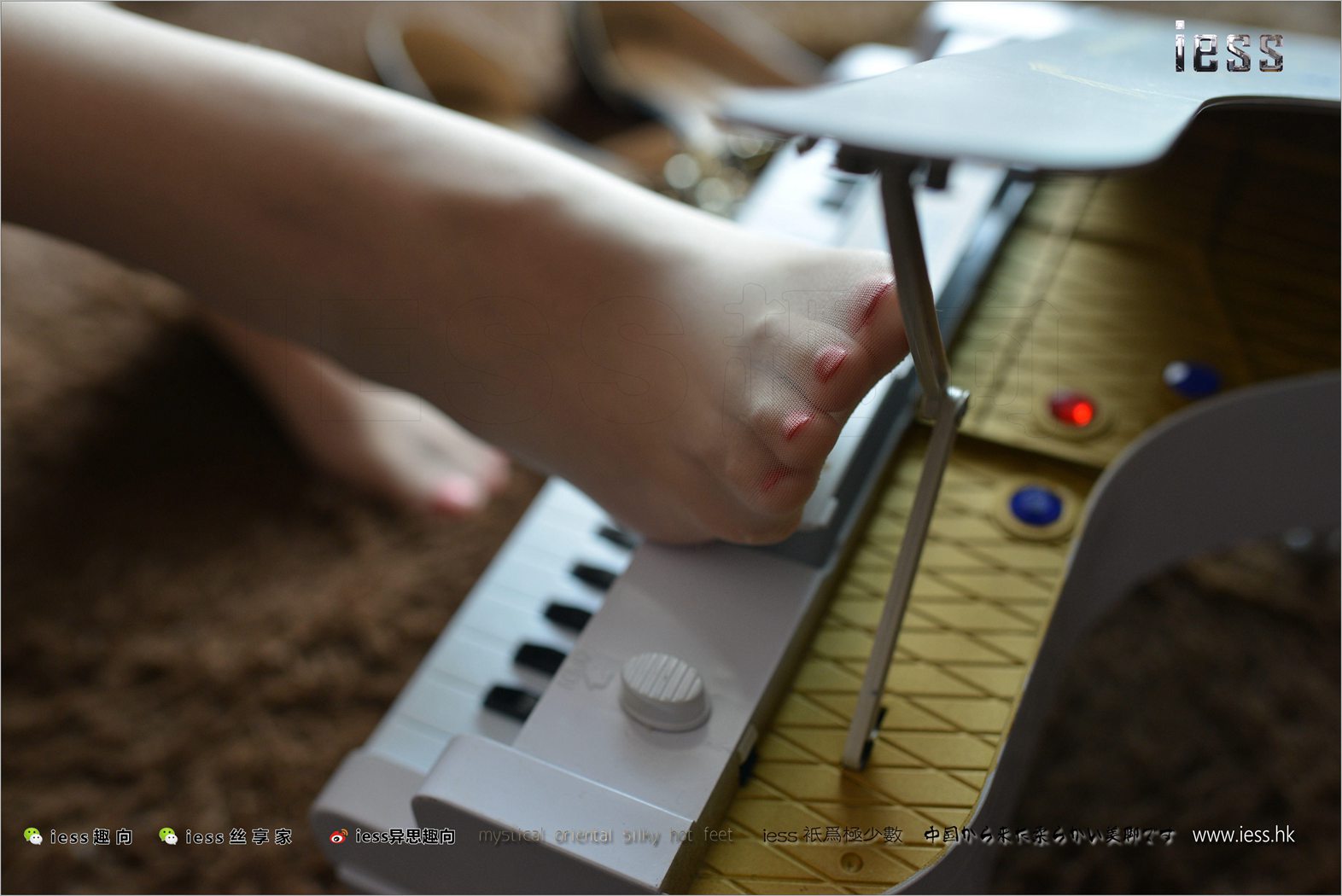 图片[76]-[IESS异思趣向] 2017.08.21 丝足便当138：《脚尖下的钢琴鸣奏曲》人妻芳芳 在线浏览 – 速更版-美库
