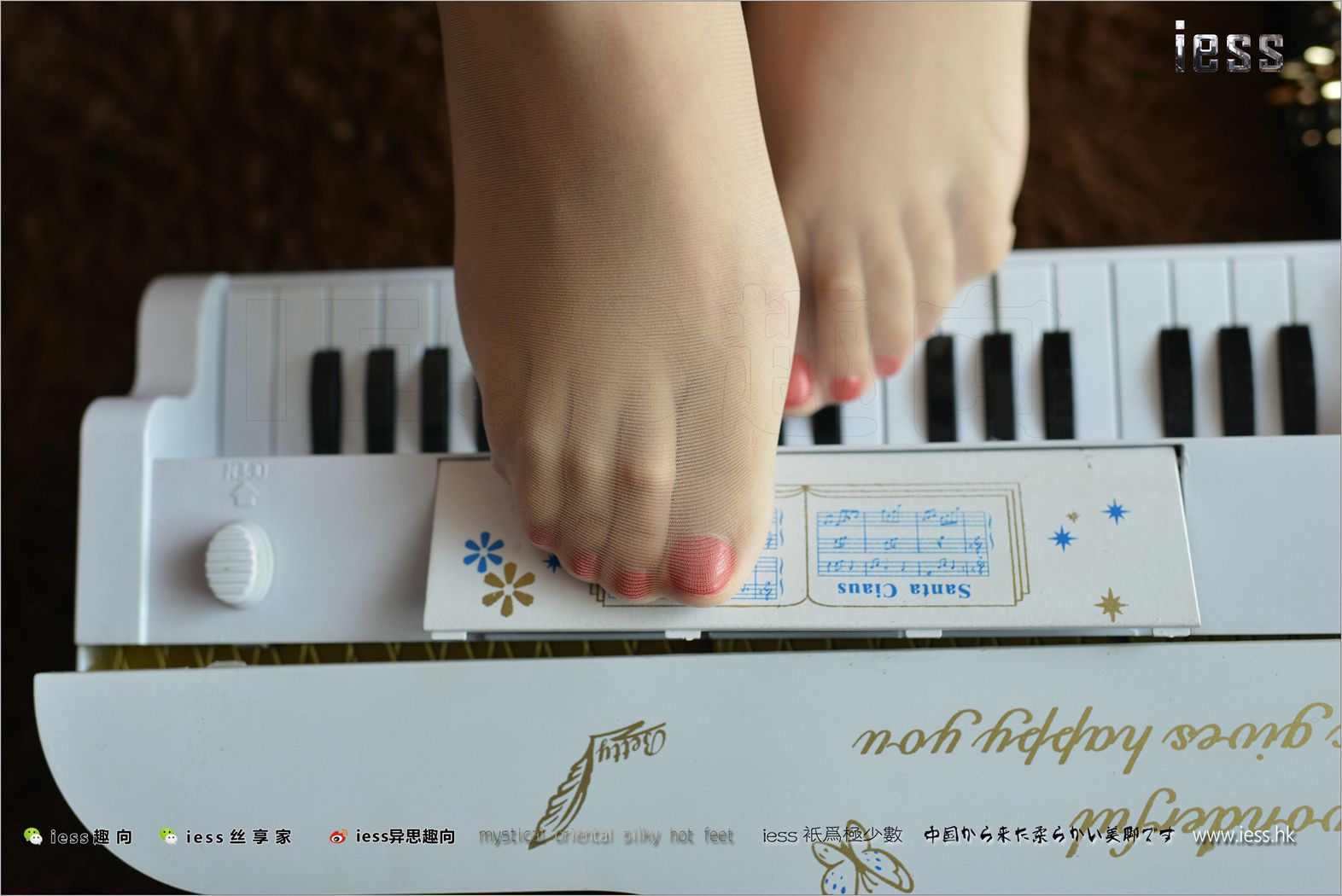 图片[74]-[IESS异思趣向] 2017.08.21 丝足便当138：《脚尖下的钢琴鸣奏曲》人妻芳芳 在线浏览 – 速更版-美库