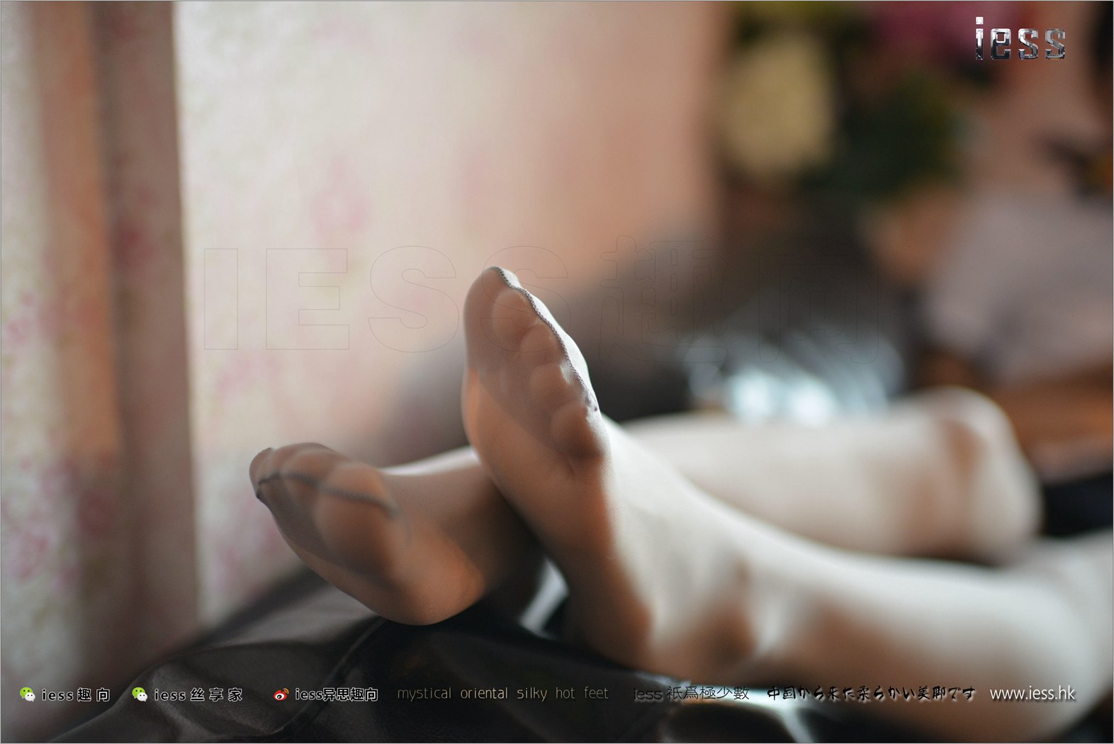 图片[69]-[IESS异思趣向] 2017.08.17 丝足便当135：《穿平底鞋的灰丝OL》新模momo 在线浏览 – 速更版-美库