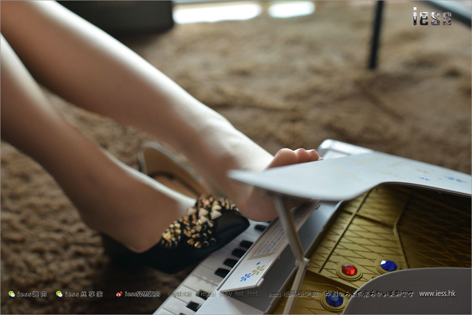 图片[22]-[IESS异思趣向] 2017.08.21 丝足便当138：《脚尖下的钢琴鸣奏曲》人妻芳芳 在线浏览 – 速更版-美库