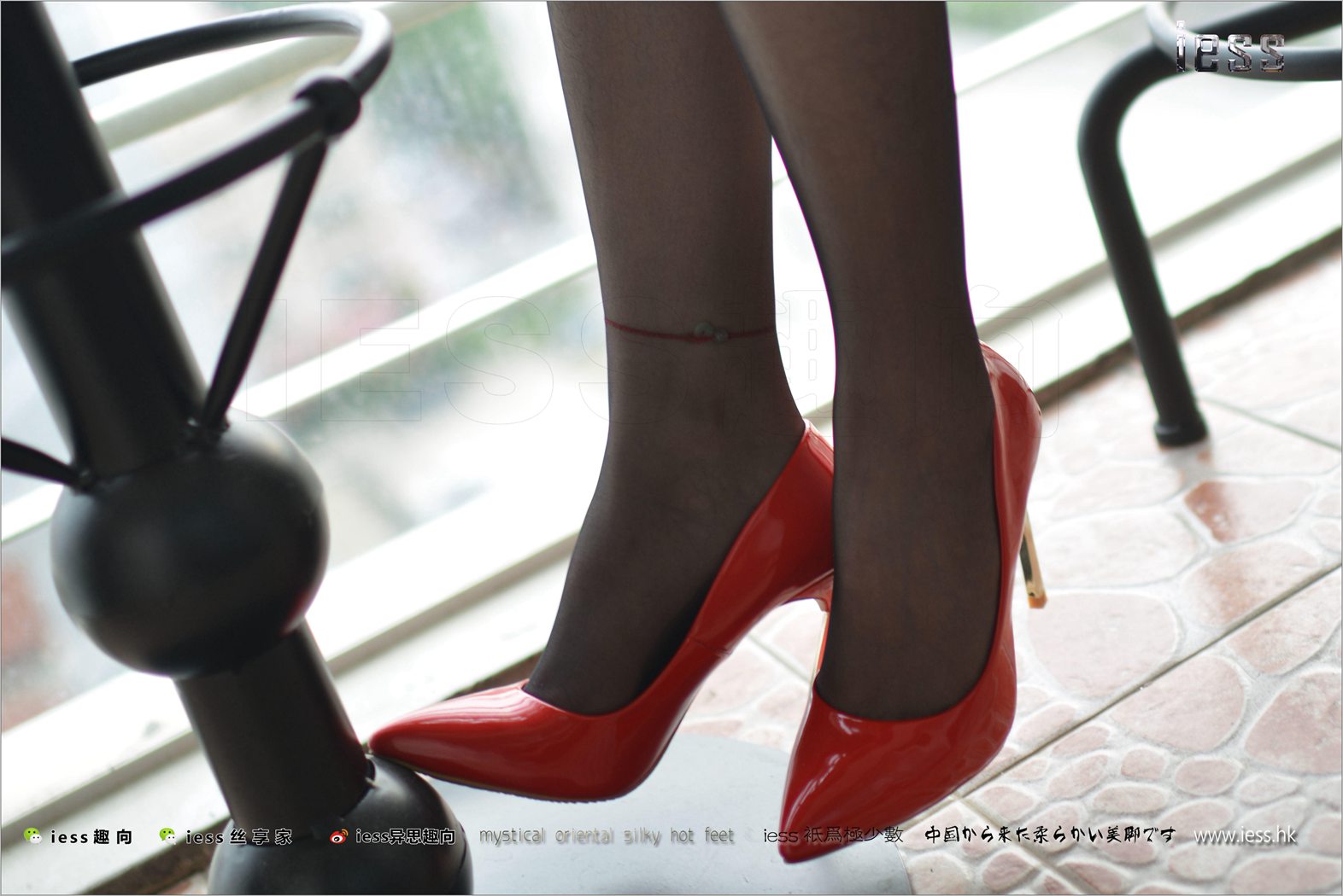 图片[69]-[IESS异思趣向] 2017.09.03 丝足便当147：《红高、黑丝和红套裙》妃妃 在线浏览 – 速更版-美库