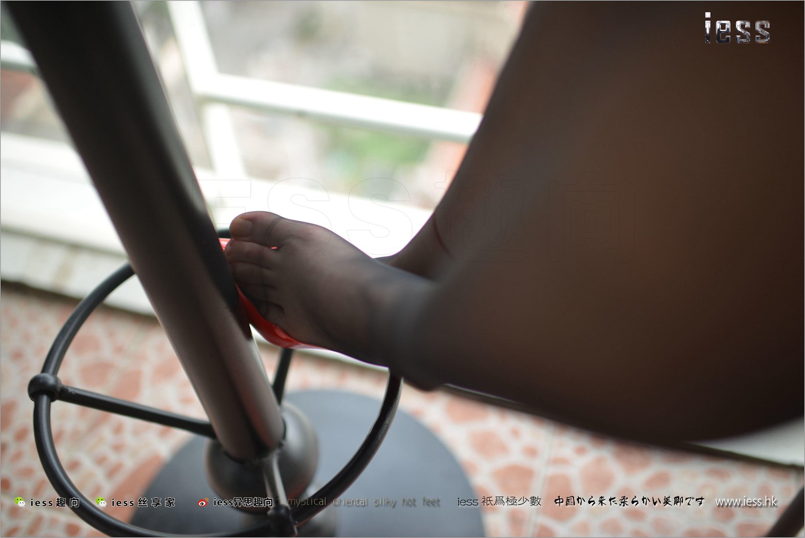 图片[77]-[IESS异思趣向] 2017.09.03 丝足便当147：《红高、黑丝和红套裙》妃妃 在线浏览 – 速更版-美库