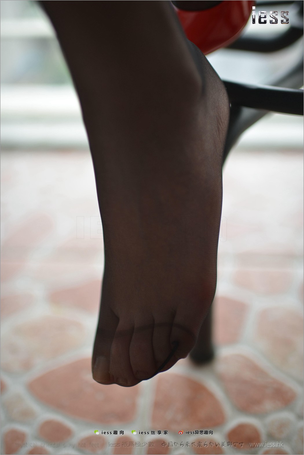 图片[64]-[IESS异思趣向] 2017.09.03 丝足便当147：《红高、黑丝和红套裙》妃妃 在线浏览 – 速更版-美库