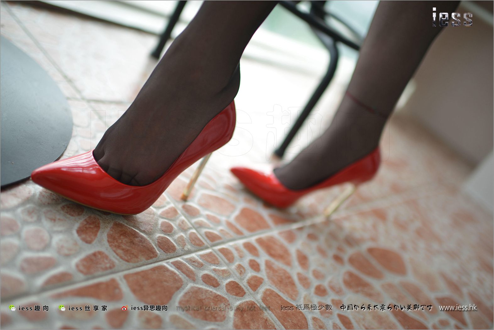 图片[34]-[IESS异思趣向] 2017.09.03 丝足便当147：《红高、黑丝和红套裙》妃妃 在线浏览 – 速更版-美库