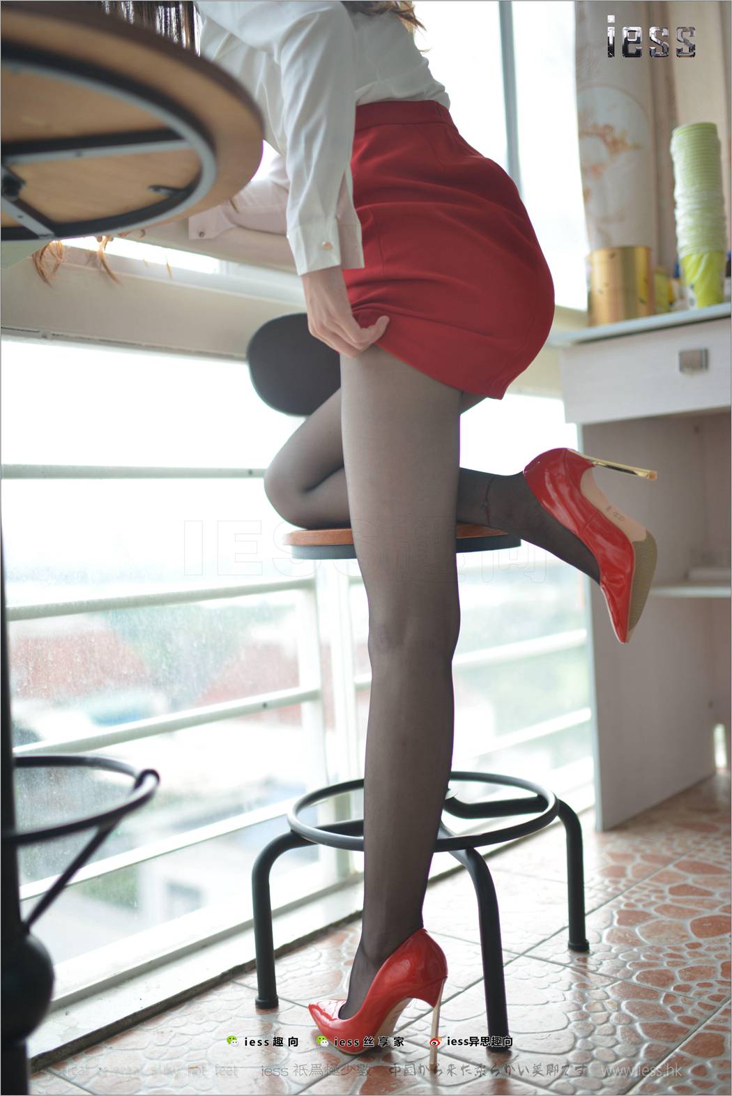 图片[47]-[IESS异思趣向] 2017.09.03 丝足便当147：《红高、黑丝和红套裙》妃妃 在线浏览 – 速更版-美库