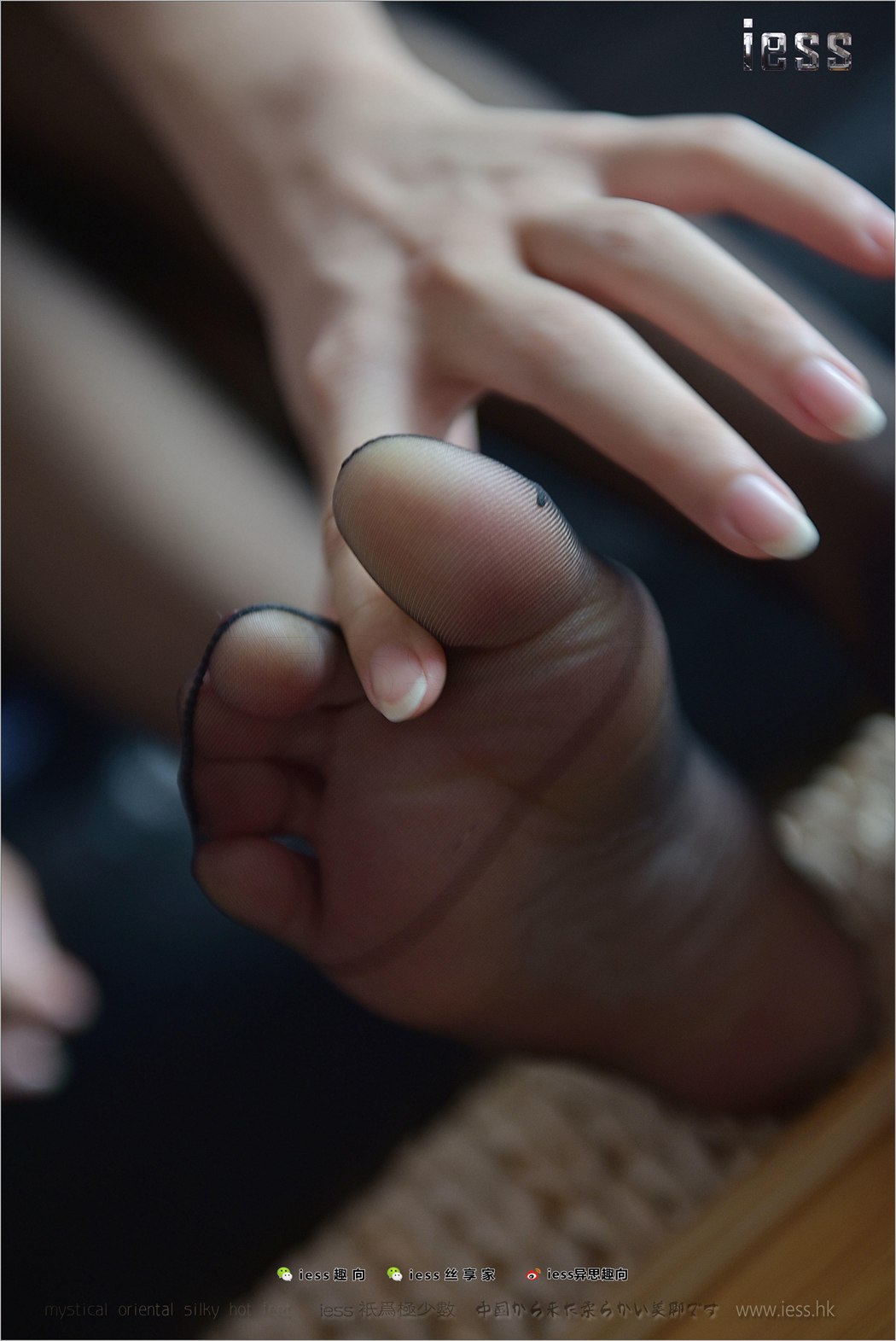 图片[10]-[IESS异思趣向] 2017.09.23 丝足便当156：《老司机的黑丝秀足》珊珊 在线浏览 – 速更版-美库