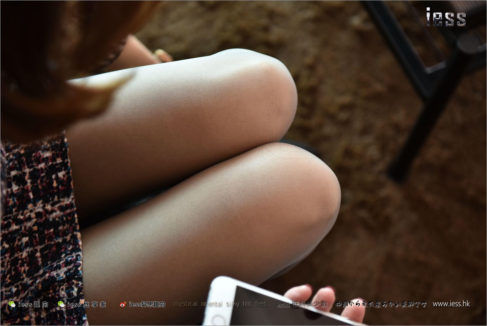 图片[4]-[IESS异思趣向] 2017.11.15 丝足便当169：《做客（厚灰丝）》薇薇 在线浏览 – 速更版-美库