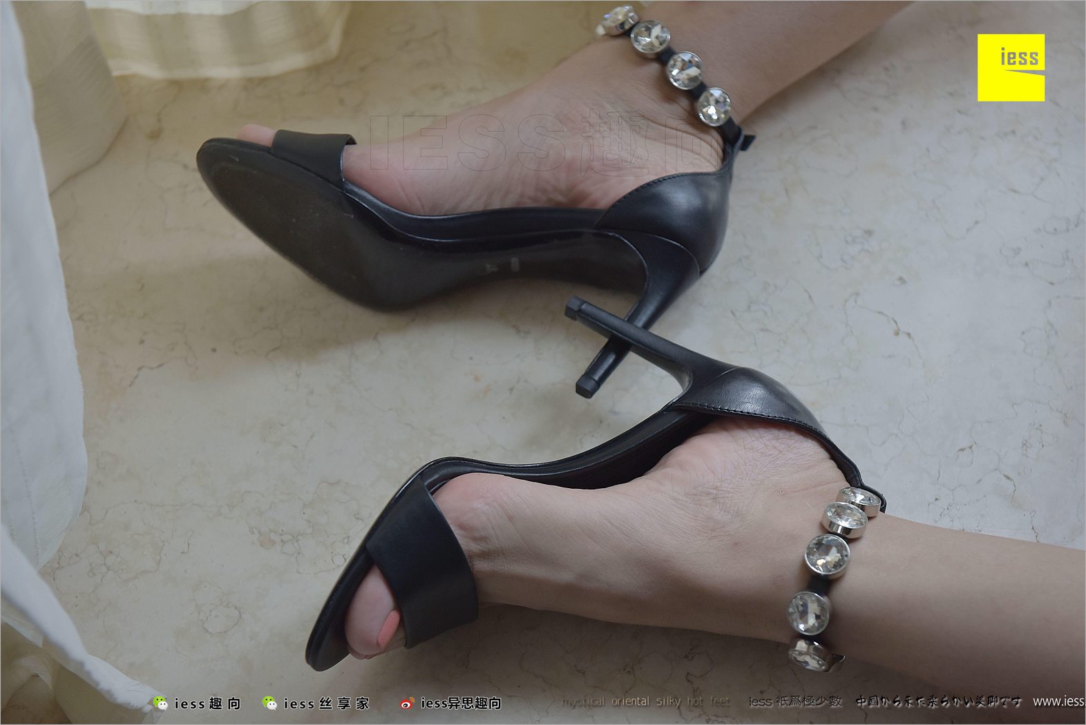 图片[4]-[IESS异思趣向] 2018.03.30 丝足便当212：《裸足、灰丝和一字带高跟》少妇辣妈 在线浏览 – 速更版-美库