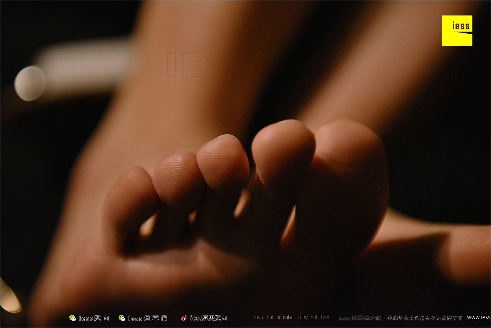 图片[46]-[IESS异思趣向] 2018.04.20 丝足便当219：《台灯下的裸足》Julia君君 在线浏览 – 速更版-美库