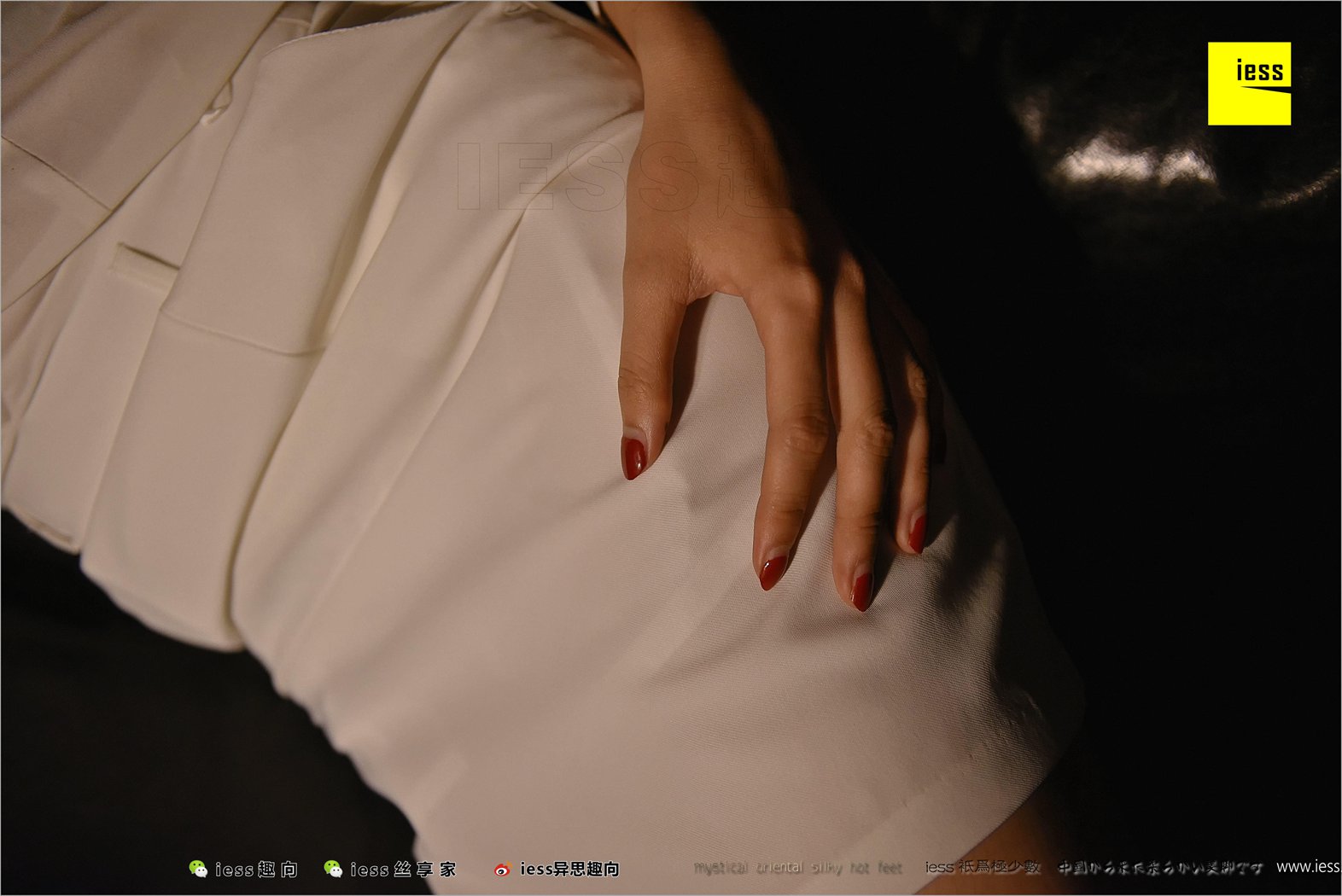 图片[89]-[IESS异思趣向] 2018.04.20 丝足便当219：《台灯下的裸足》Julia君君 在线浏览 – 速更版-美库