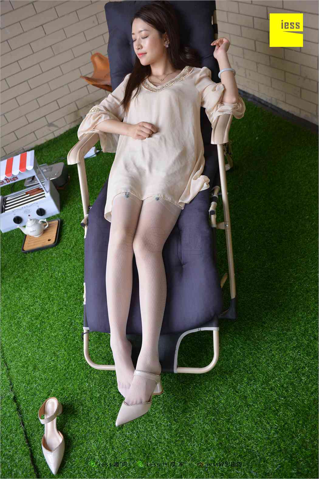 图片[17]-[IESS异思趣向] 2018.05.07 丝足便当227：《小捷的经典复古纯白尼龙丝》小捷 在线浏览 – 速更版-美库