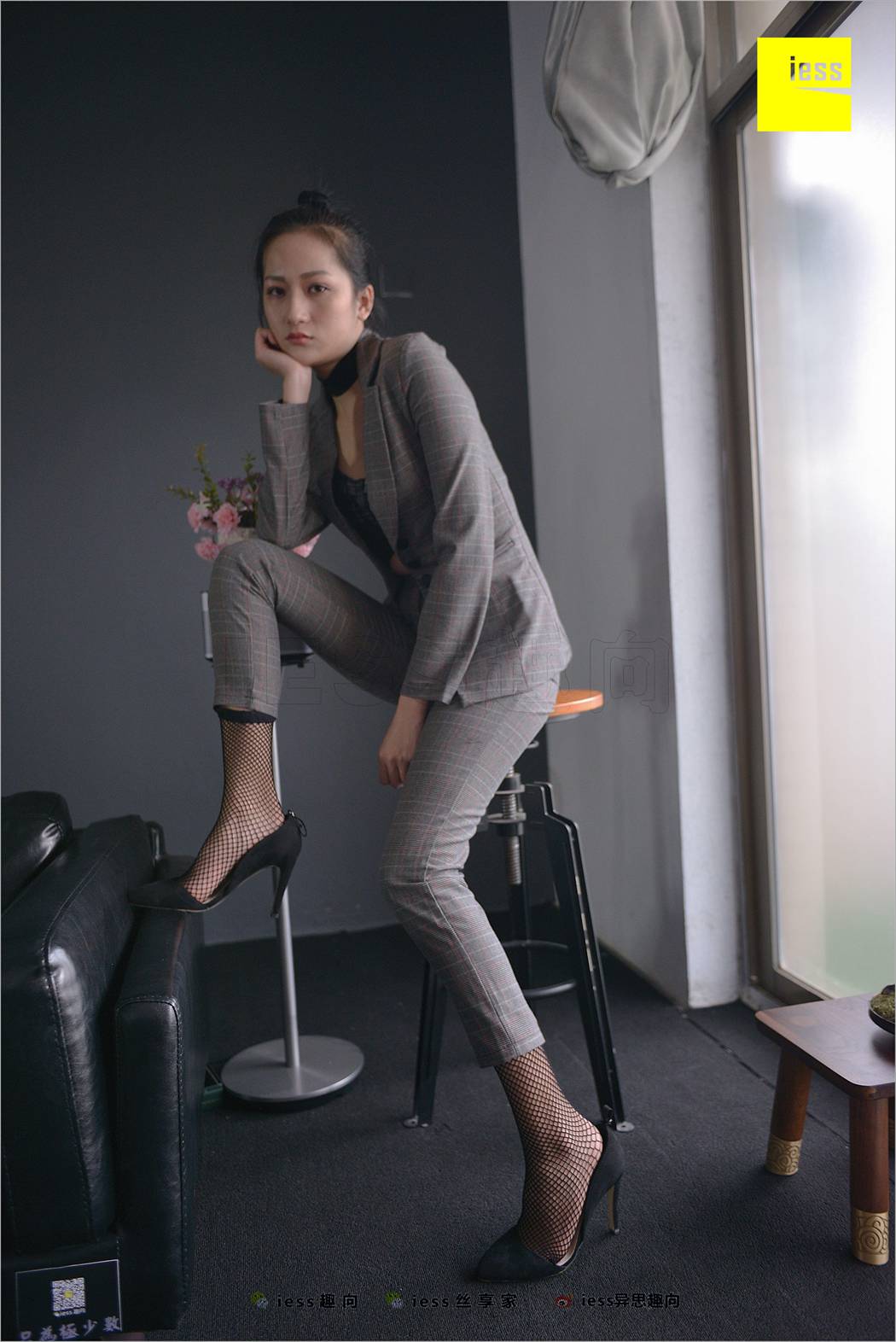 图片[26]-[IESS异思趣向] 2018.06.20 丝足便当241：《短网袜、长裤与职场》潇潇 在线浏览 – 速更版-美库
