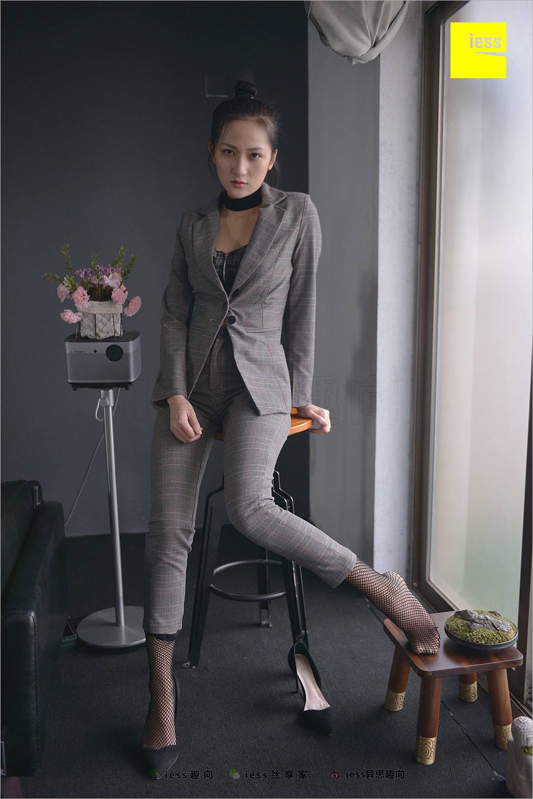 图片[101]-[IESS异思趣向] 2018.06.20 丝足便当241：《短网袜、长裤与职场》潇潇 在线浏览 – 速更版-美库