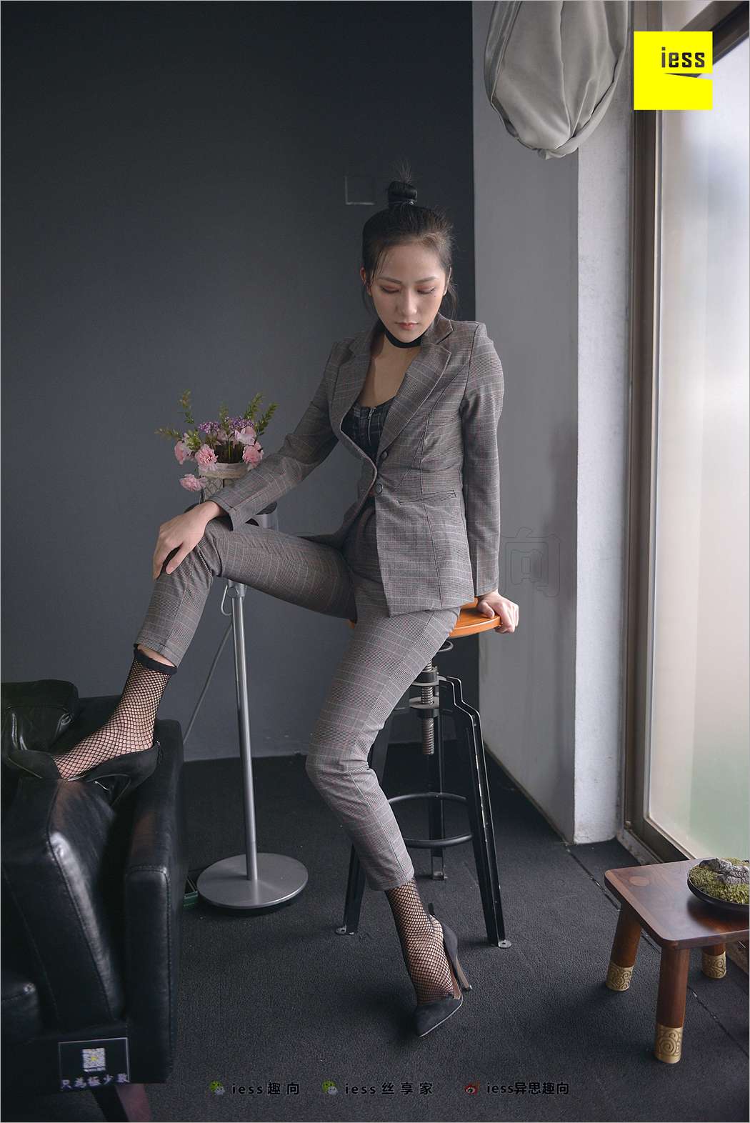 图片[75]-[IESS异思趣向] 2018.06.20 丝足便当241：《短网袜、长裤与职场》潇潇 在线浏览 – 速更版-美库