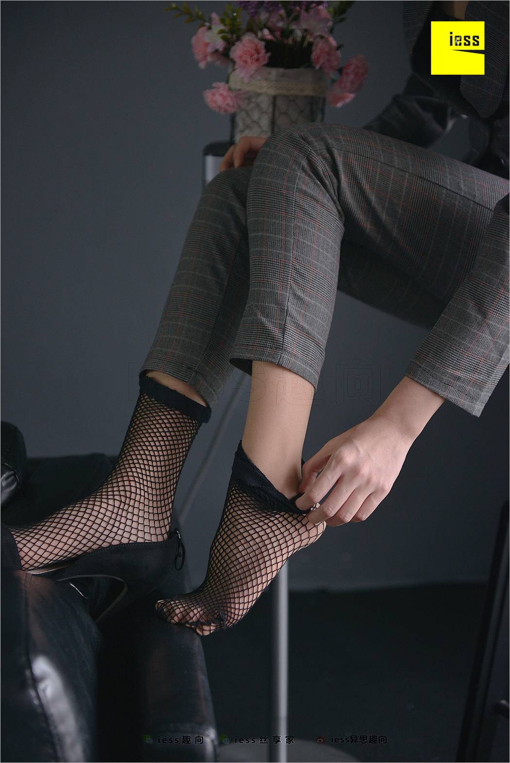 图片[38]-[IESS异思趣向] 2018.06.20 丝足便当241：《短网袜、长裤与职场》潇潇 在线浏览 – 速更版-美库