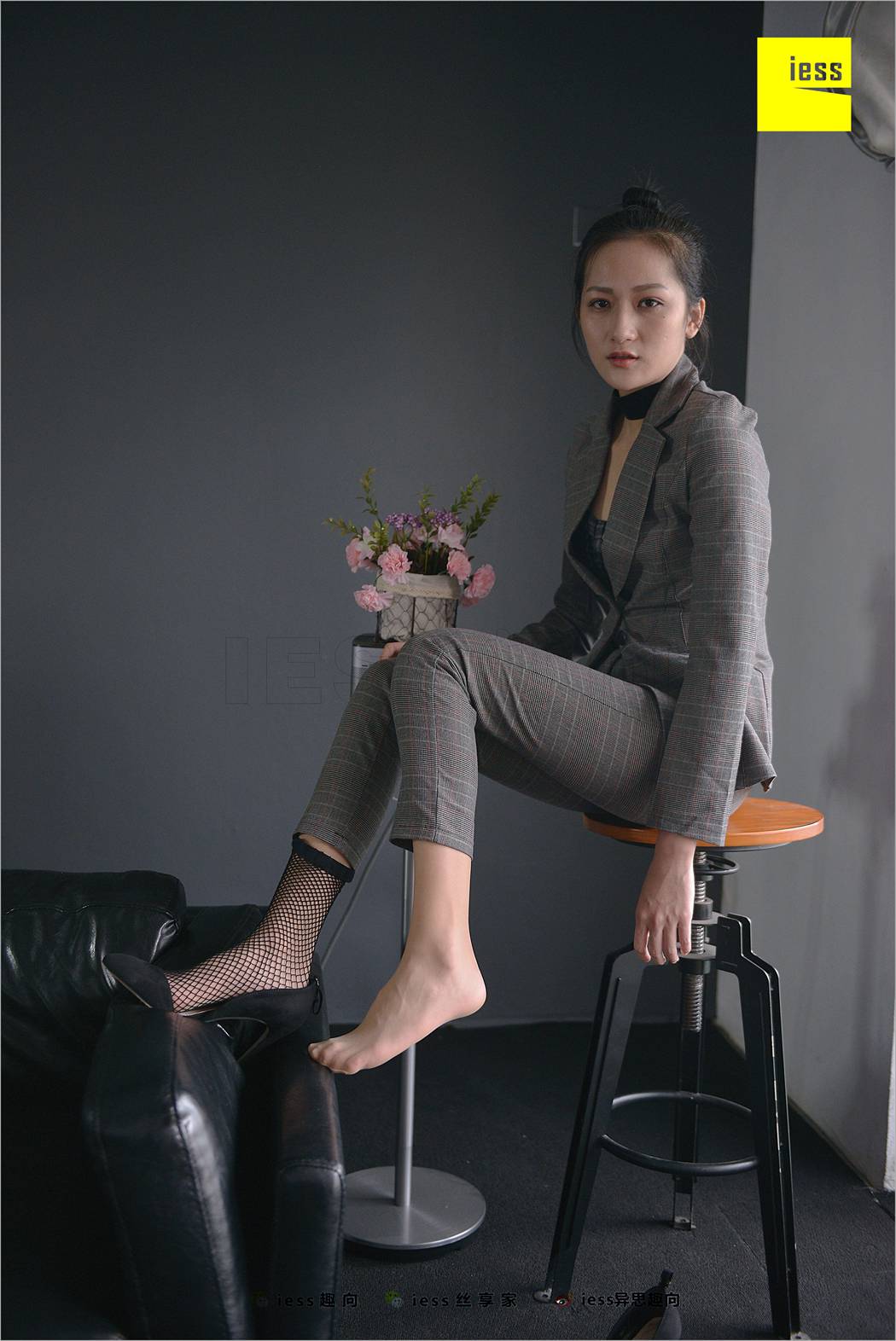 图片[93]-[IESS异思趣向] 2018.06.20 丝足便当241：《短网袜、长裤与职场》潇潇 在线浏览 – 速更版-美库
