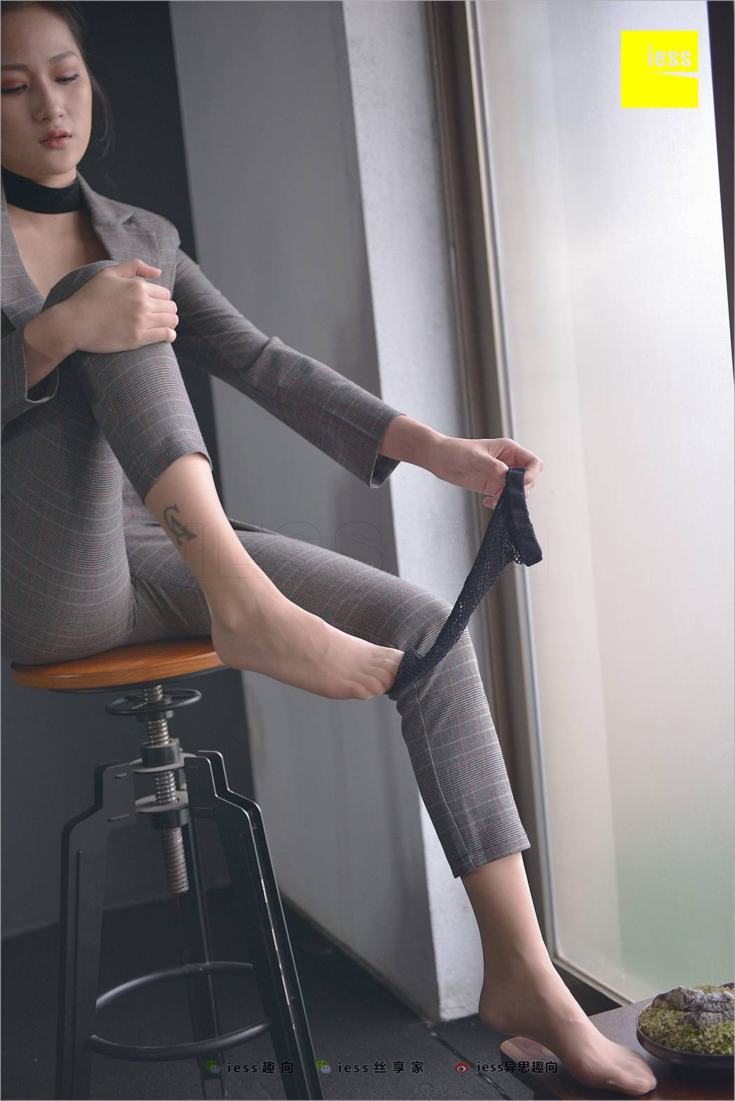 图片[95]-[IESS异思趣向] 2018.06.20 丝足便当241：《短网袜、长裤与职场》潇潇 在线浏览 – 速更版-美库