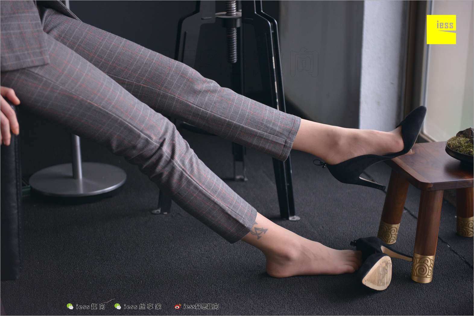 图片[79]-[IESS异思趣向] 2018.06.20 丝足便当241：《短网袜、长裤与职场》潇潇 在线浏览 – 速更版-美库