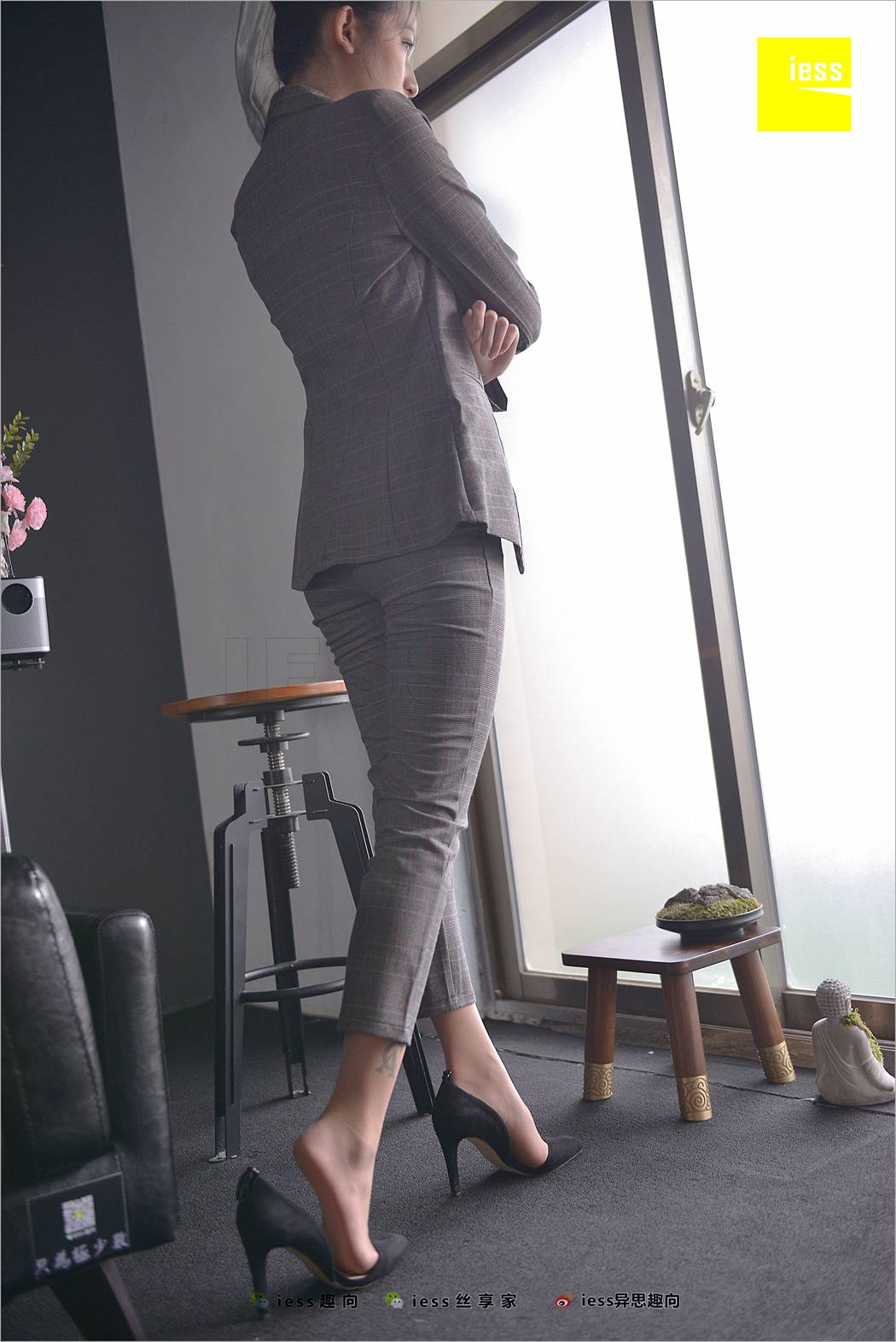 图片[35]-[IESS异思趣向] 2018.06.20 丝足便当241：《短网袜、长裤与职场》潇潇 在线浏览 – 速更版-美库
