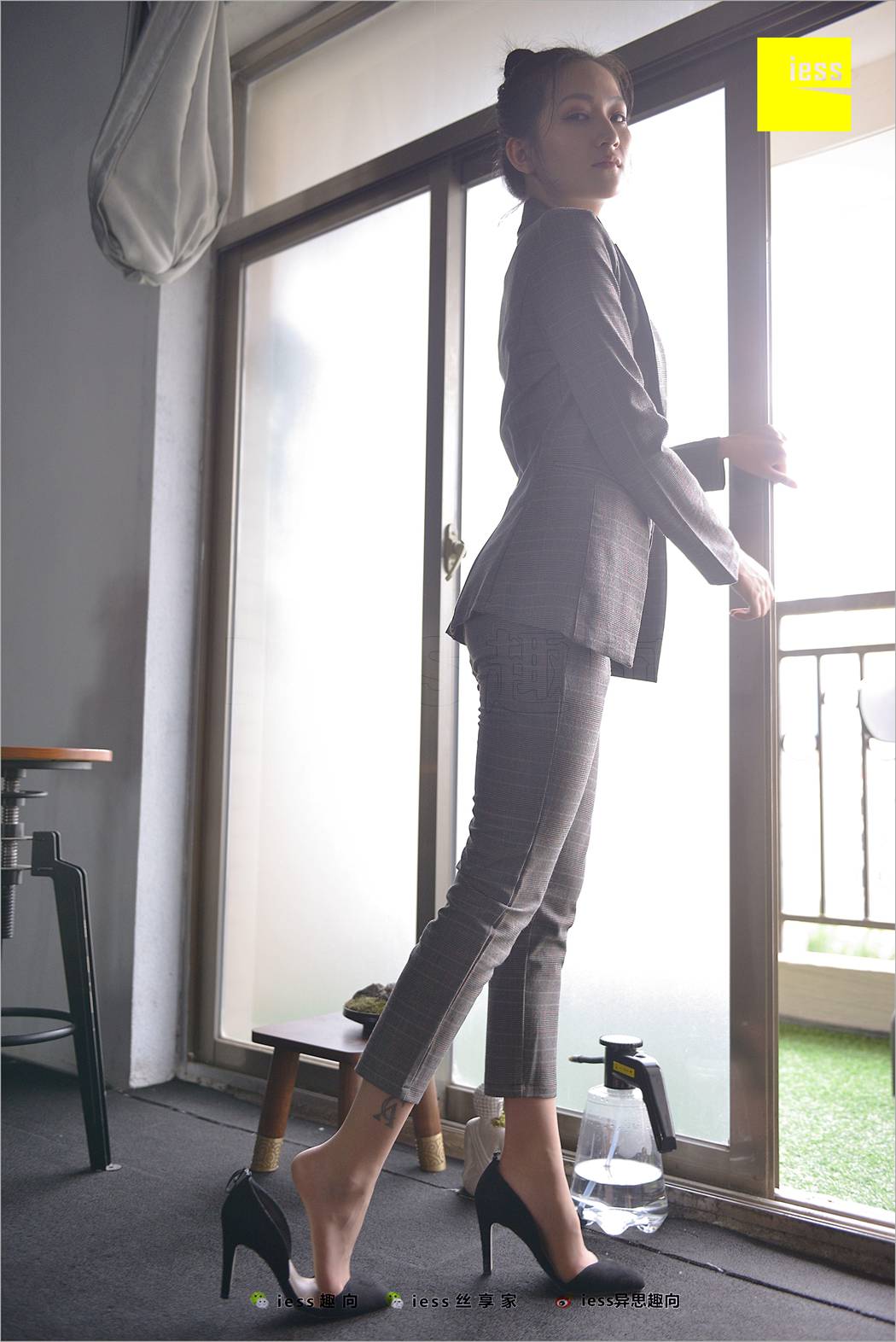 图片[28]-[IESS异思趣向] 2018.06.20 丝足便当241：《短网袜、长裤与职场》潇潇 在线浏览 – 速更版-美库