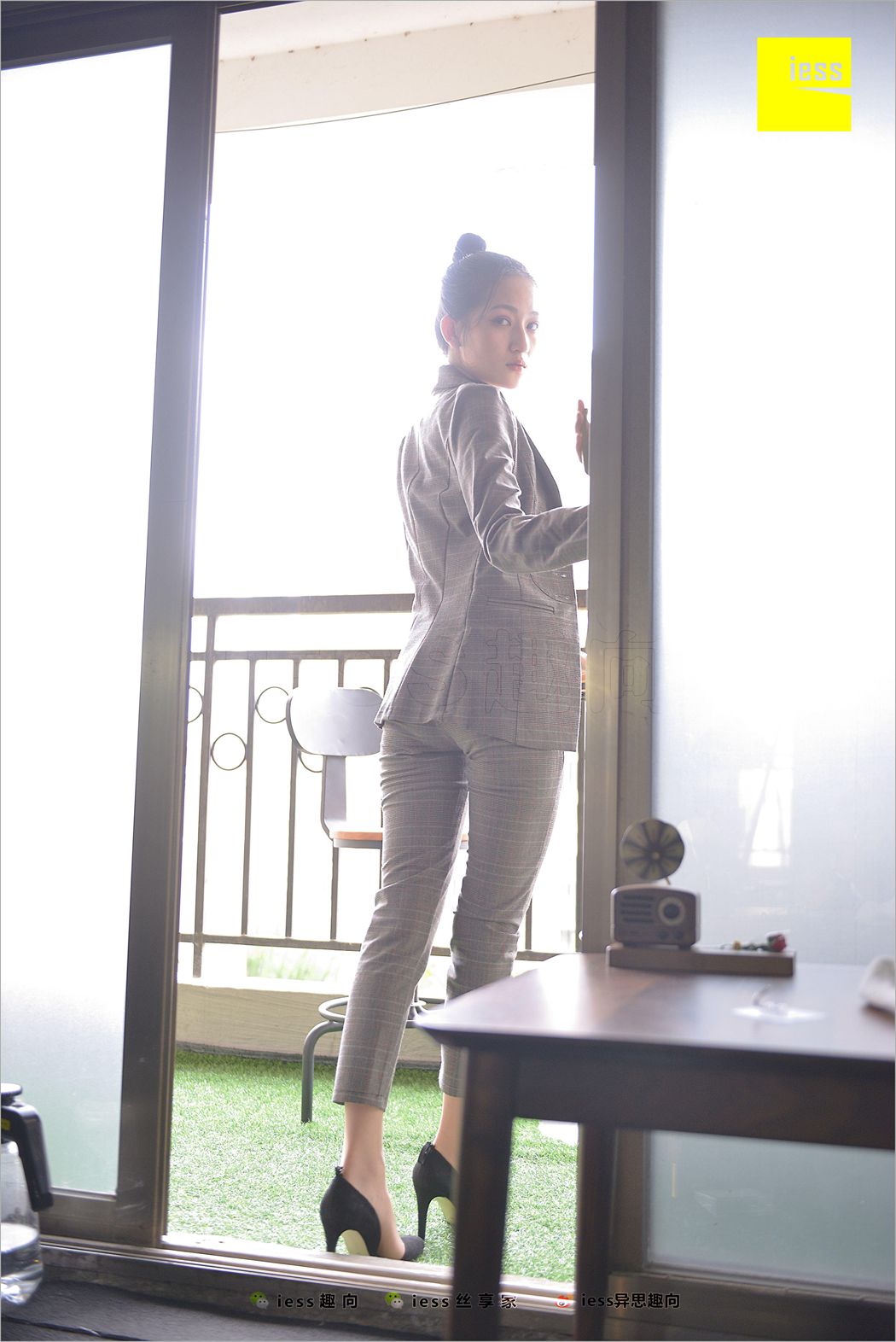 图片[69]-[IESS异思趣向] 2018.06.20 丝足便当241：《短网袜、长裤与职场》潇潇 在线浏览 – 速更版-美库