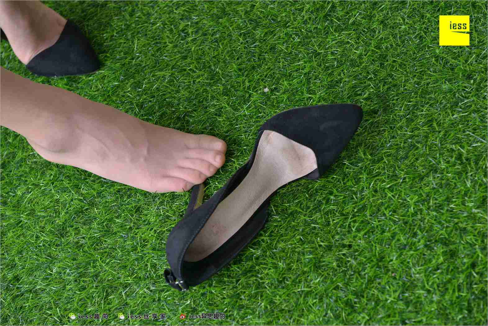 图片[13]-[IESS异思趣向] 2018.06.20 丝足便当241：《短网袜、长裤与职场》潇潇 在线浏览 – 速更版-美库