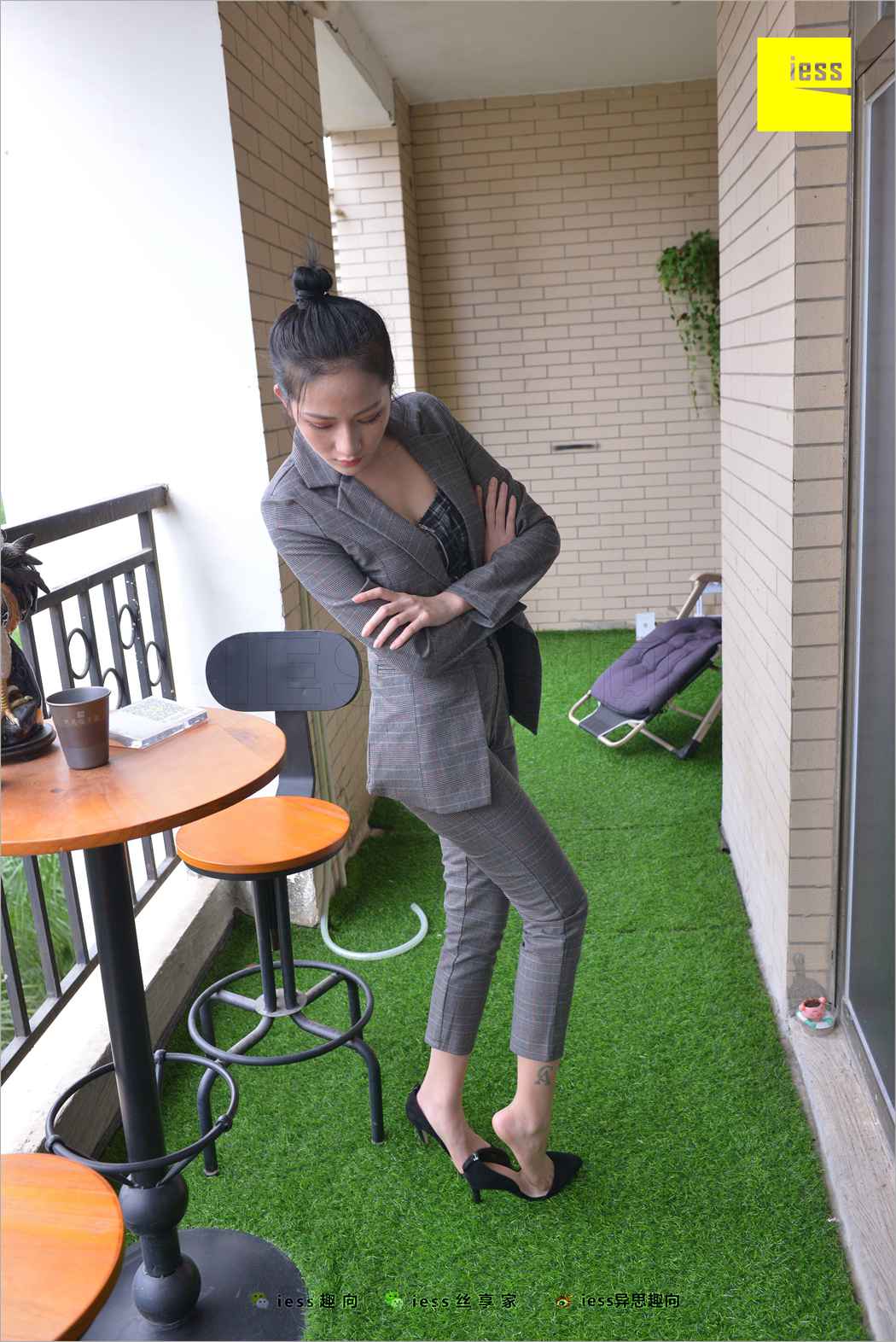 图片[84]-[IESS异思趣向] 2018.06.20 丝足便当241：《短网袜、长裤与职场》潇潇 在线浏览 – 速更版-美库