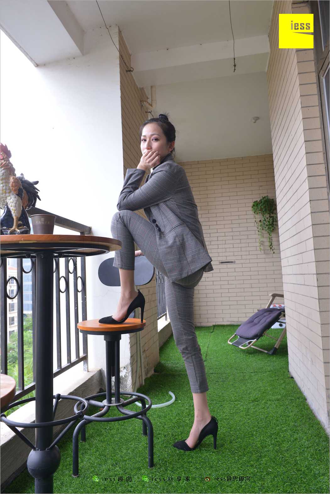 图片[25]-[IESS异思趣向] 2018.06.20 丝足便当241：《短网袜、长裤与职场》潇潇 在线浏览 – 速更版-美库
