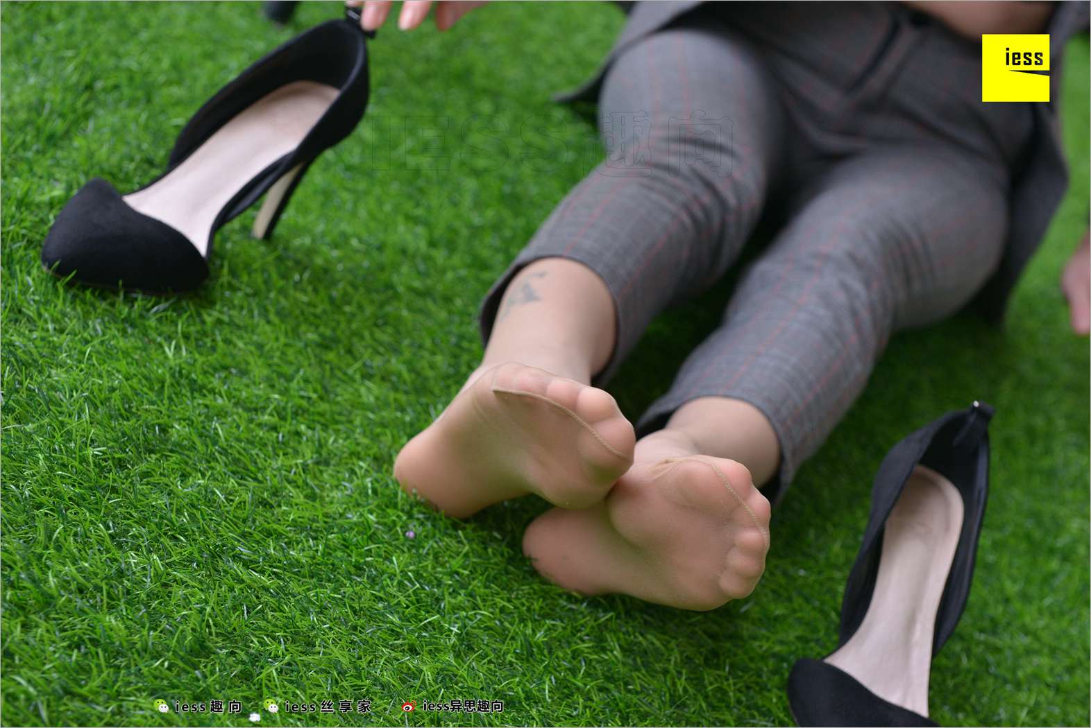图片[100]-[IESS异思趣向] 2018.06.20 丝足便当241：《短网袜、长裤与职场》潇潇 在线浏览 – 速更版-美库