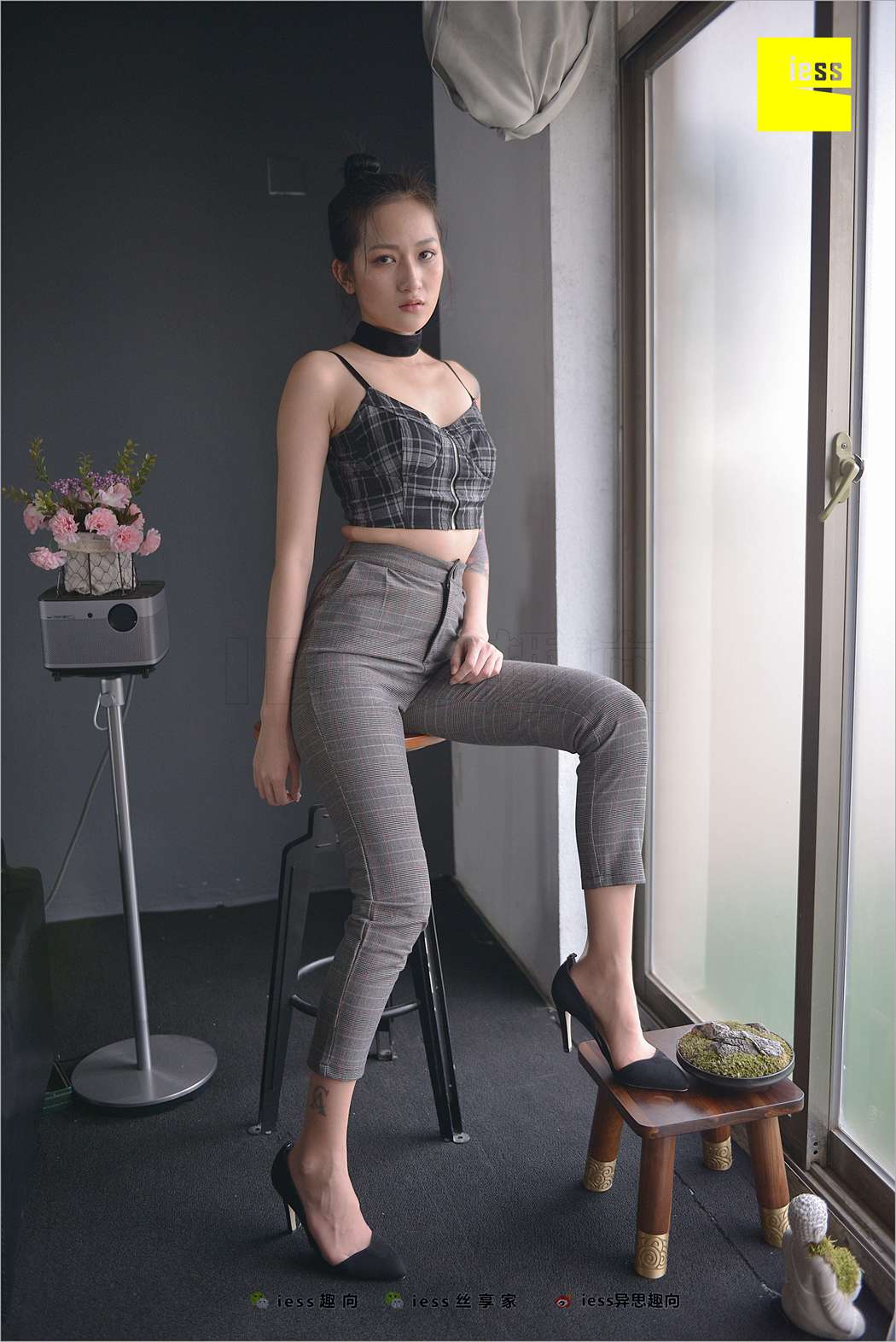 图片[11]-[IESS异思趣向] 2018.06.20 丝足便当241：《短网袜、长裤与职场》潇潇 在线浏览 – 速更版-美库