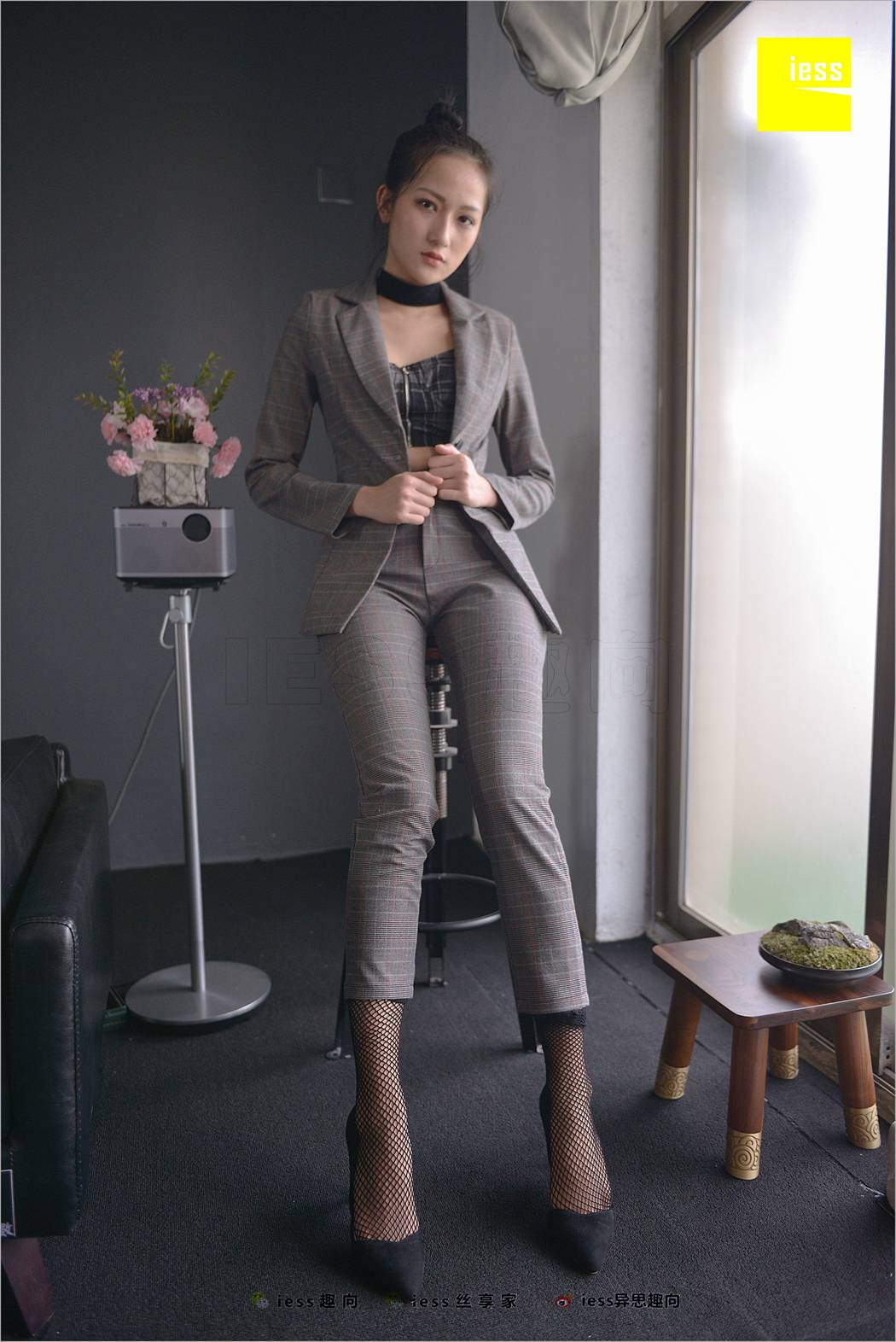 图片[9]-[IESS异思趣向] 2018.06.20 丝足便当241：《短网袜、长裤与职场》潇潇 在线浏览 – 速更版-美库