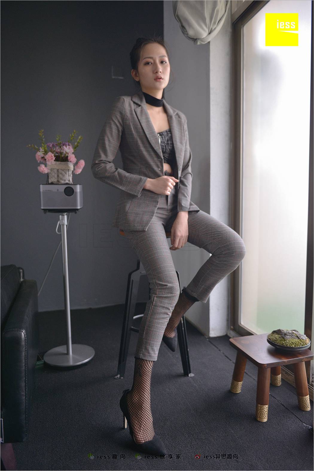 图片[14]-[IESS异思趣向] 2018.06.20 丝足便当241：《短网袜、长裤与职场》潇潇 在线浏览 – 速更版-美库