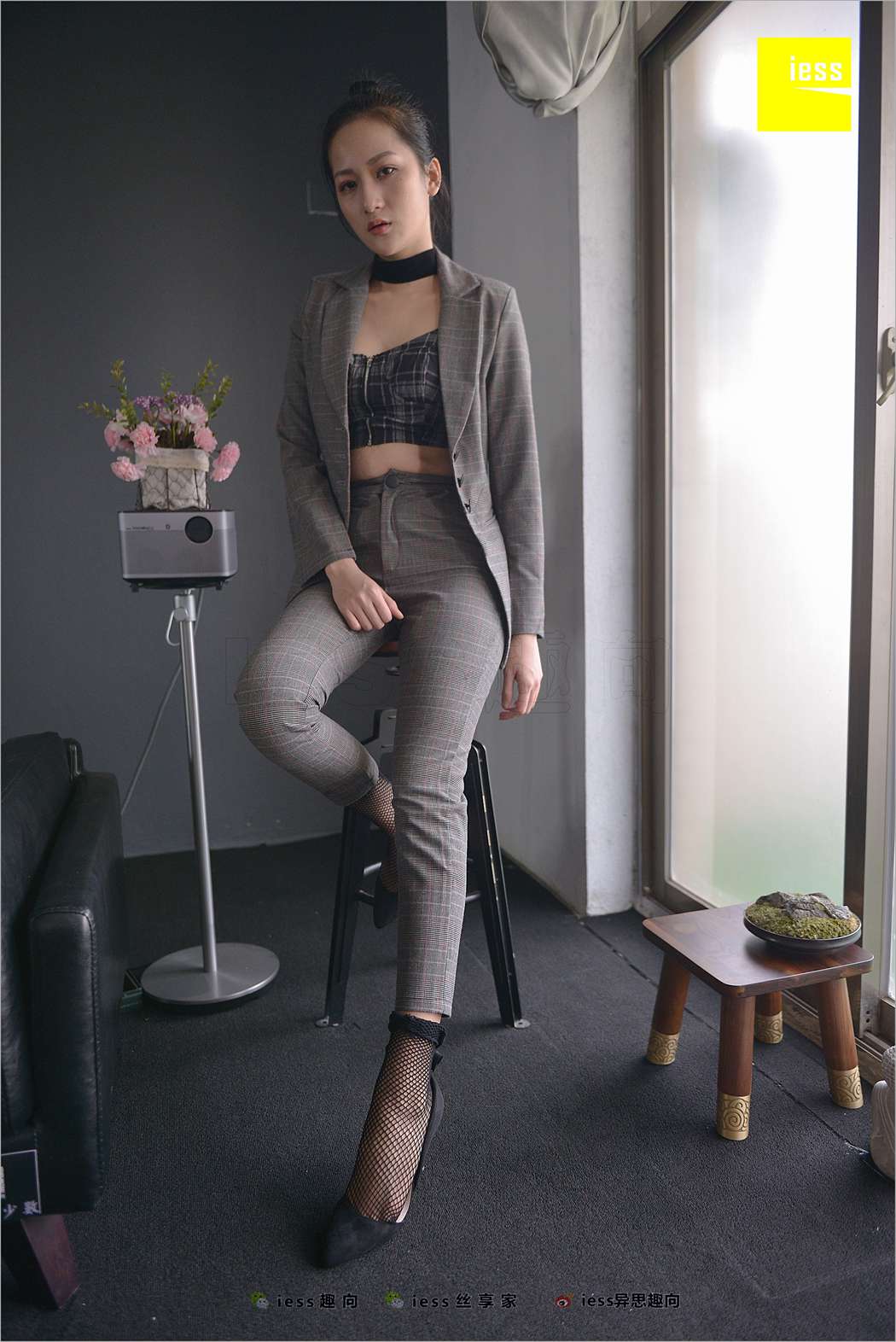 图片[53]-[IESS异思趣向] 2018.06.20 丝足便当241：《短网袜、长裤与职场》潇潇 在线浏览 – 速更版-美库