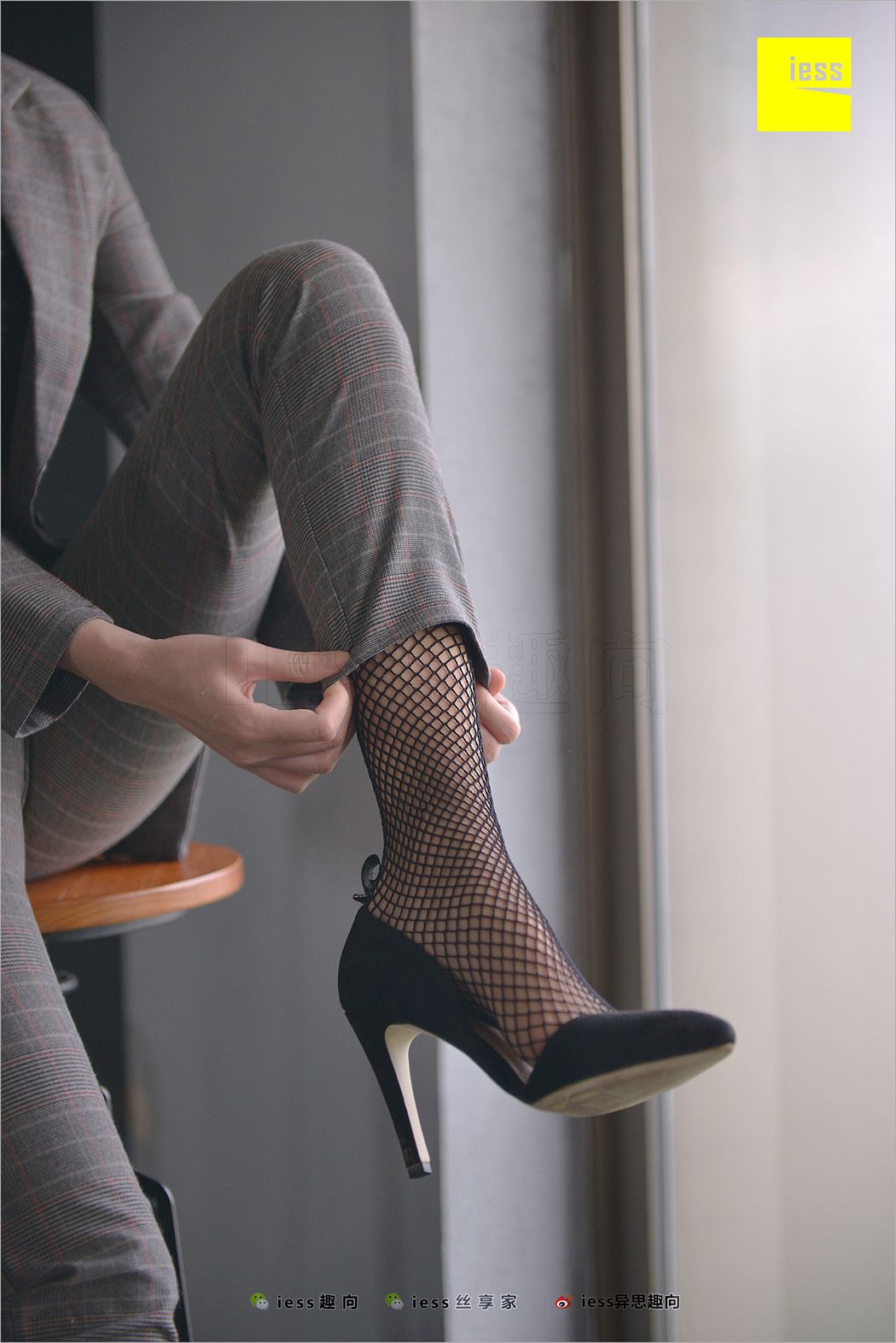 图片[46]-[IESS异思趣向] 2018.06.20 丝足便当241：《短网袜、长裤与职场》潇潇 在线浏览 – 速更版-美库