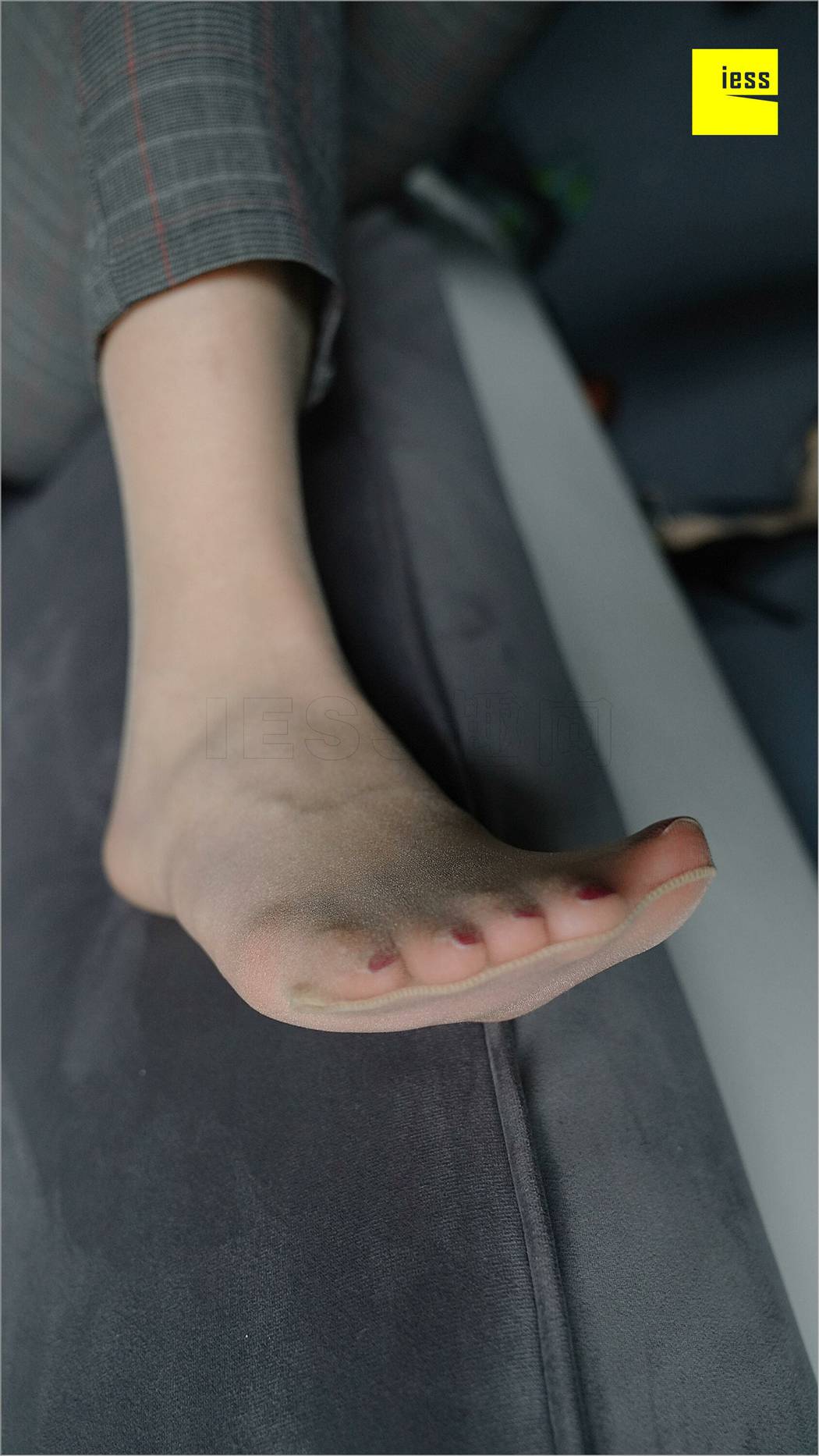 图片[11]-[IESS异思趣向] 2018.08.14 丝足便当261：《穿长裤的邱主管》邱主管 在线浏览 – 速更版-美库