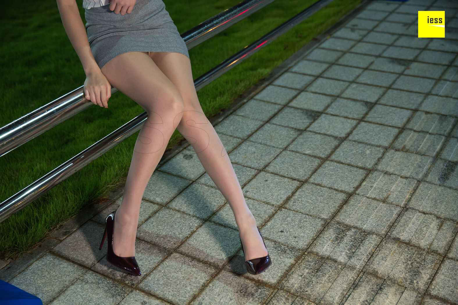 图片[18]-[IESS异思趣向]【魔鬼周三】特刊29期：路灯下的制服 云云 在线浏览 – 速更版-美库