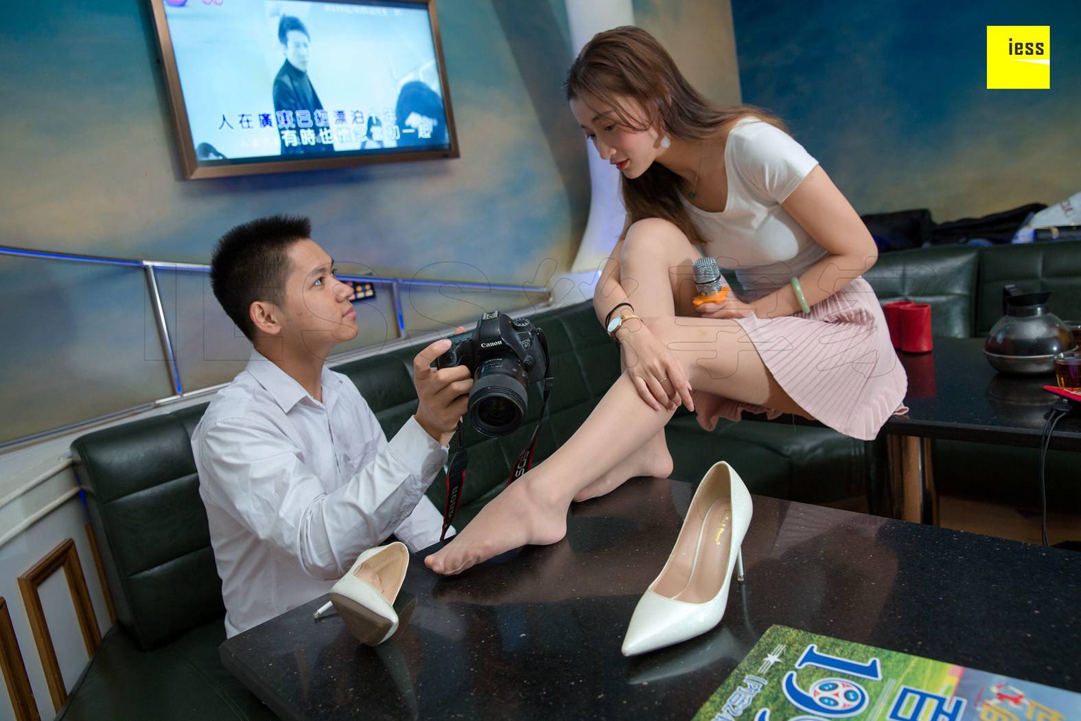 图片[36]-[IESS异思趣向]【魔鬼周三】特刊31期 – 摄影师约我去KTV 在线浏览 – 速更版-美库