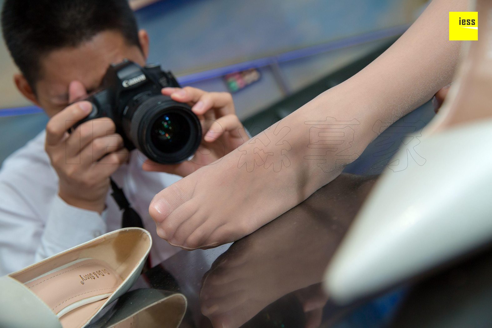 图片[41]-[IESS异思趣向]【魔鬼周三】特刊31期 – 摄影师约我去KTV 在线浏览 – 速更版-美库