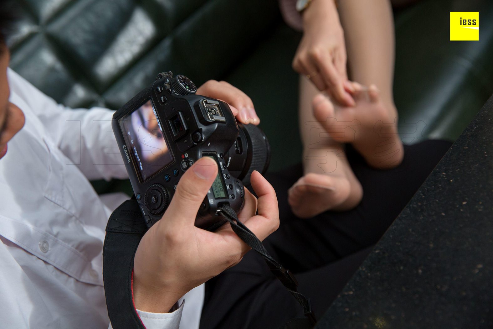 图片[86]-[IESS异思趣向]【魔鬼周三】特刊31期 – 摄影师约我去KTV 在线浏览 – 速更版-美库