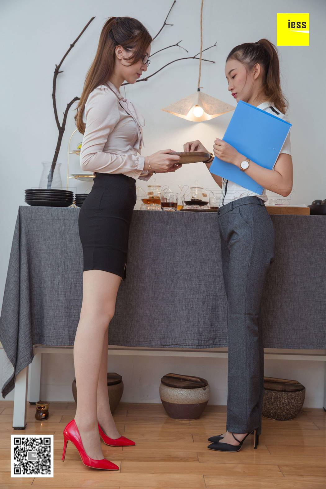 图片[81]-[IESS异思趣向] 2018.09.19《魔鬼周三》特刊35期：秋秋、紫紫 霸道总裁与女秘书 在线浏览 – 速更版-美库