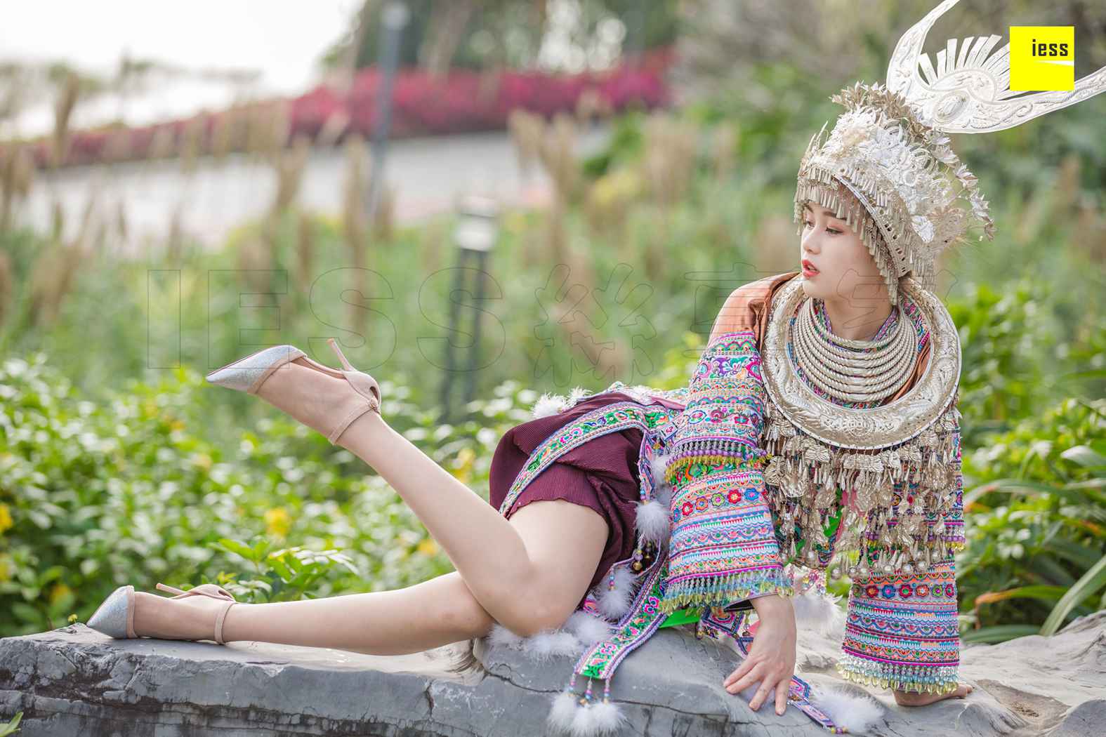 图片[73]-[IESS异思趣向] 2018.12.05《魔鬼周三》特刊45期：九妹 穿丝的苗族九妹 在线浏览 – 速更版-美库