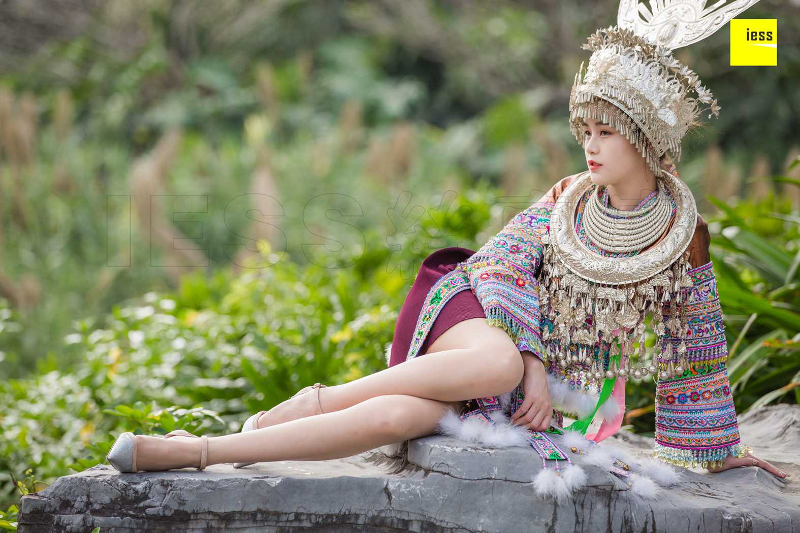 图片[81]-[IESS异思趣向] 2018.12.05《魔鬼周三》特刊45期：九妹 穿丝的苗族九妹 在线浏览 – 速更版-美库