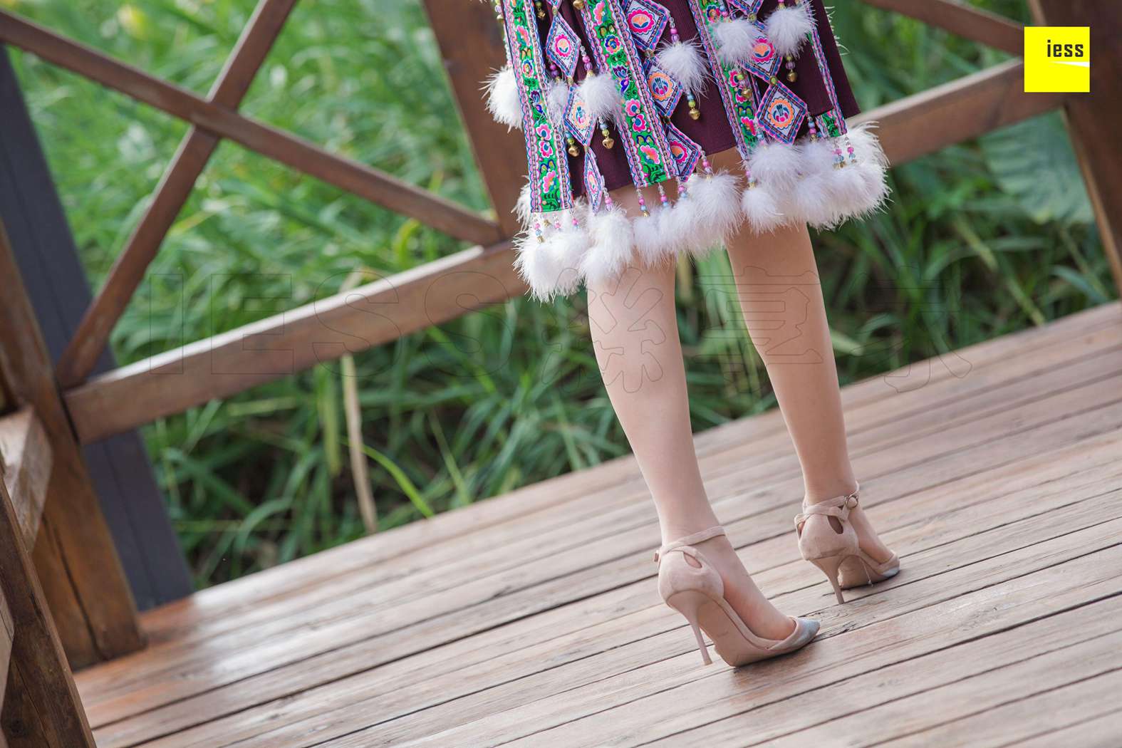 图片[37]-[IESS异思趣向] 2018.12.05《魔鬼周三》特刊45期：九妹 穿丝的苗族九妹 在线浏览 – 速更版-美库